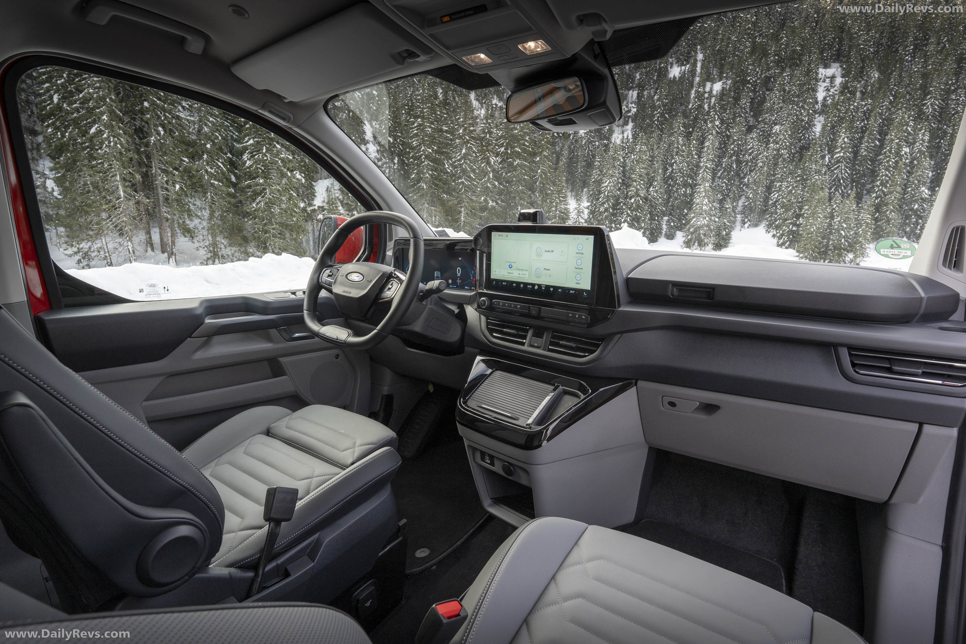 2026 Ford E-Tourneo Custom AWD Interior