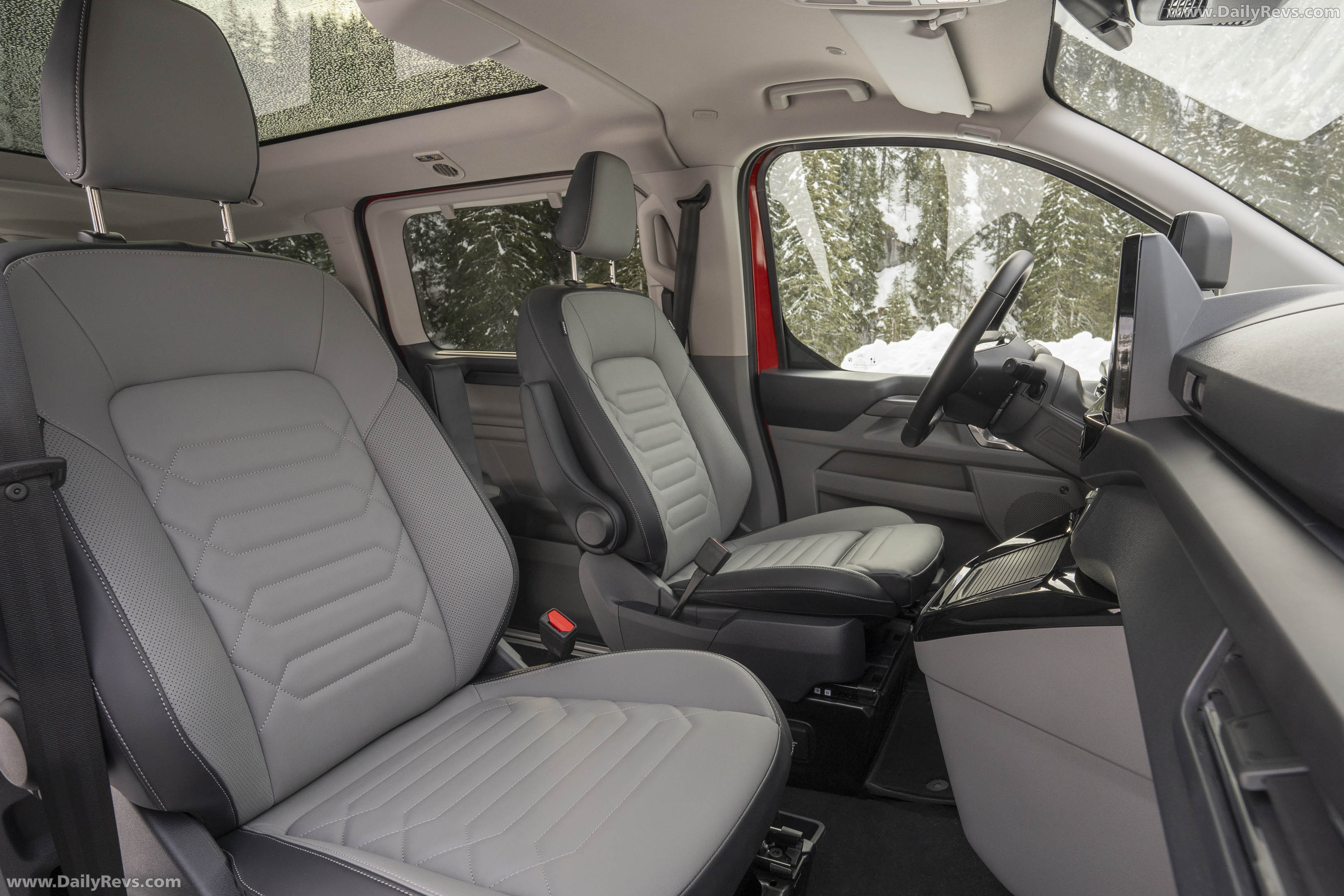 2026 Ford E-Tourneo Custom AWD Interior