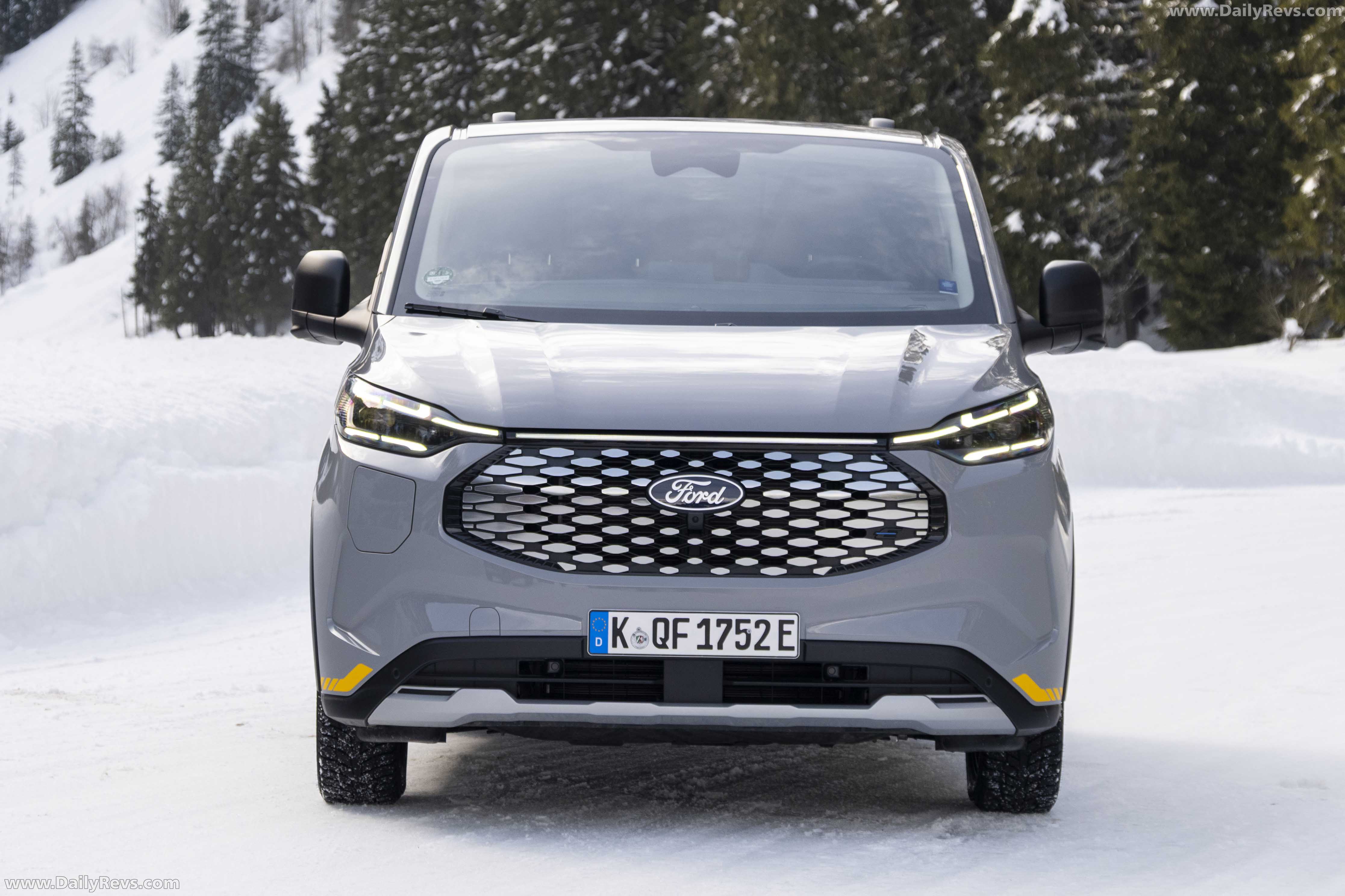 2026 Ford E-Transit Custom AWD Front View