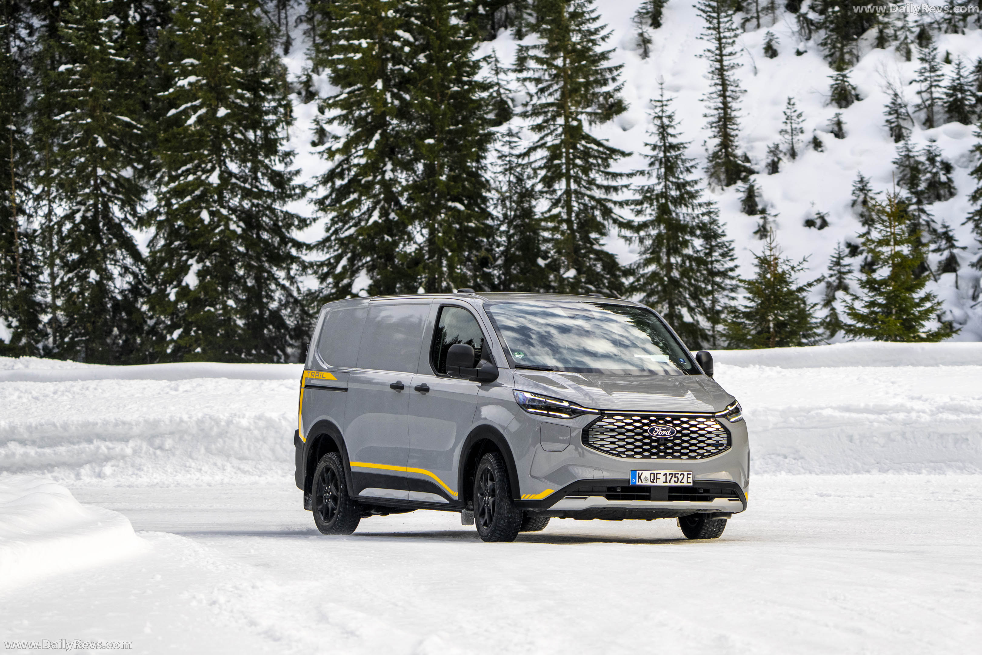 2026 Ford E-Transit Custom AWD Front View