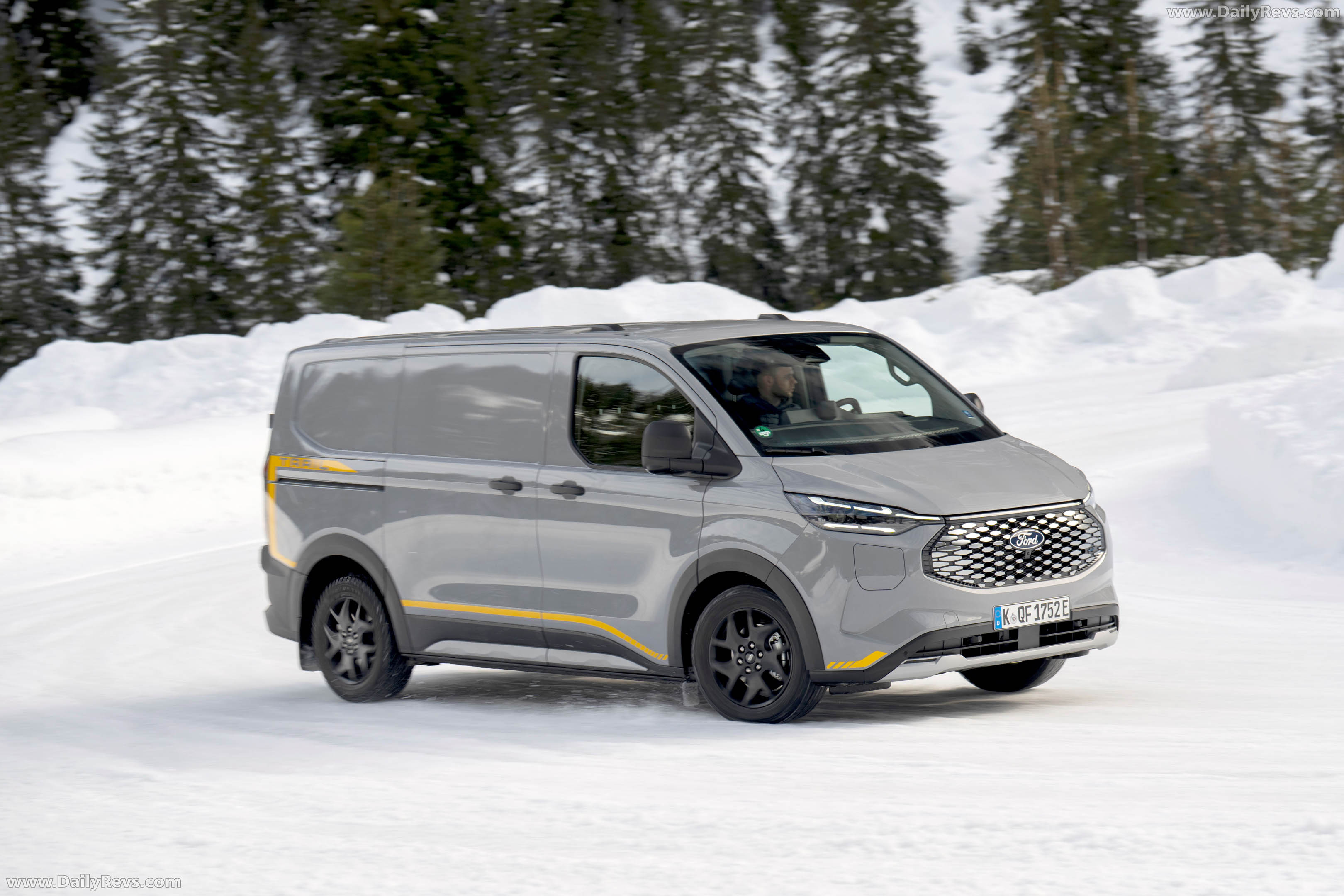 2026 Ford E-Transit Custom AWD Front View