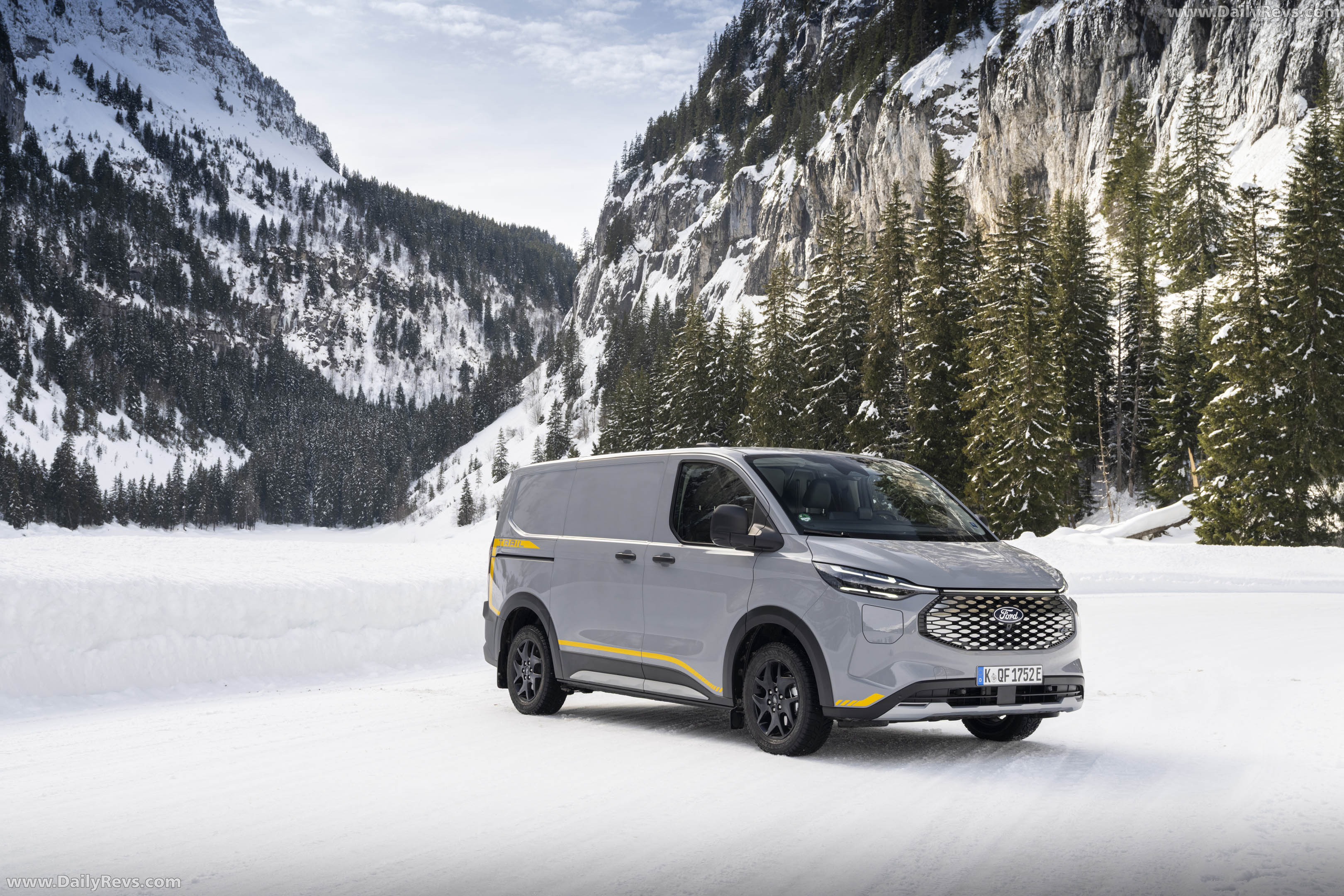 2026 Ford E-Transit Custom AWD Front View