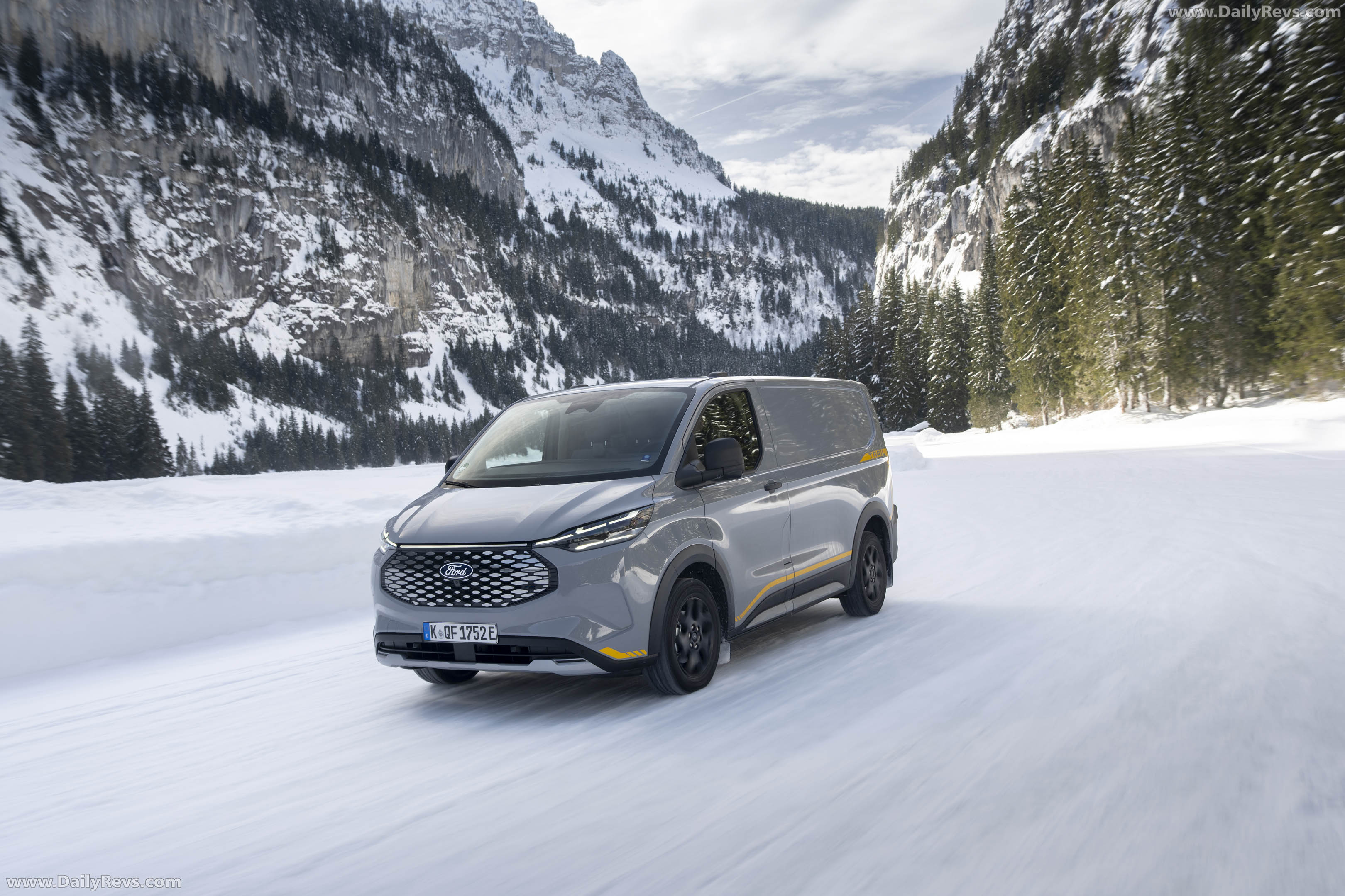 2026 Ford E-Transit Custom AWD Front View