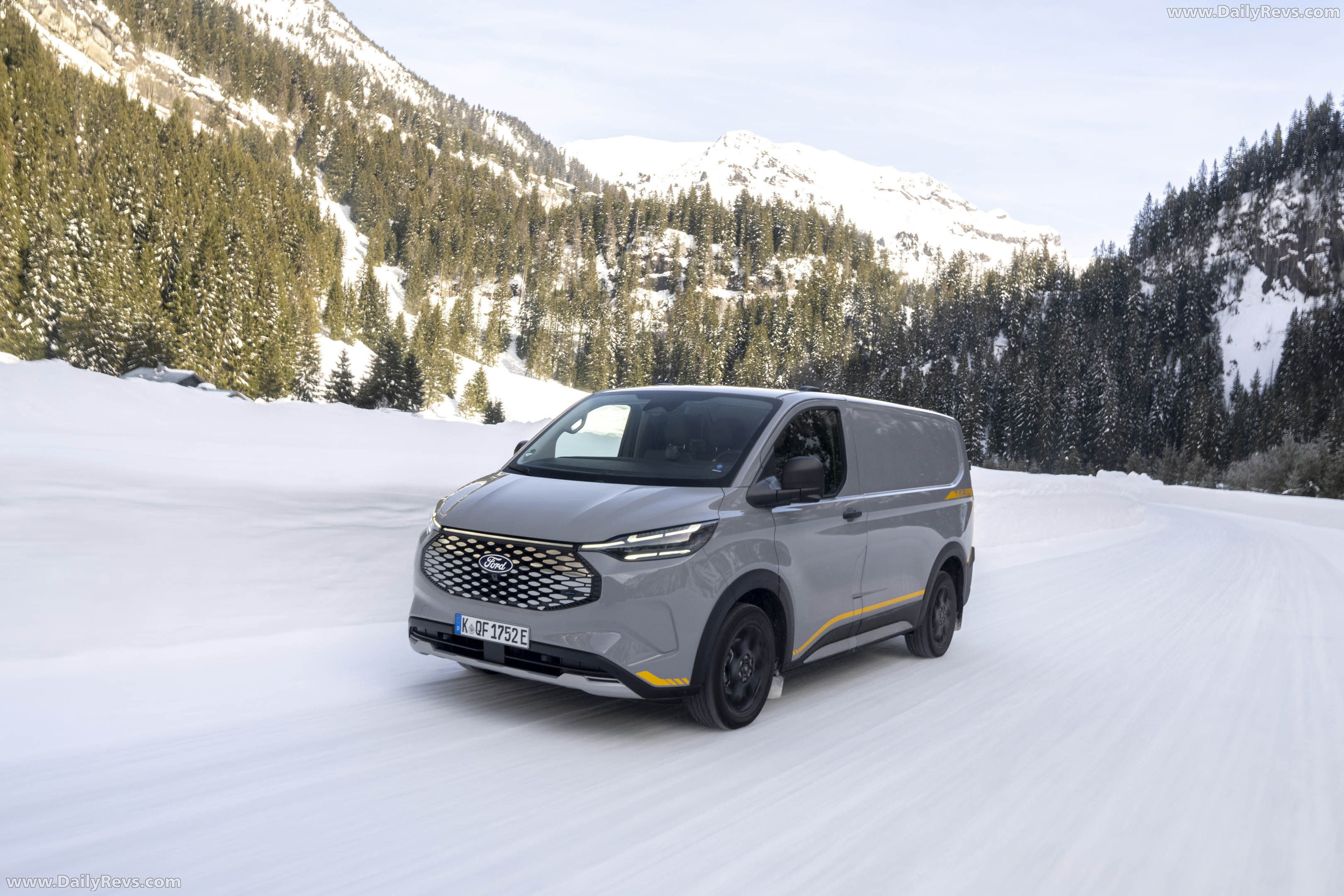 2026 Ford E-Transit Custom AWD Front View