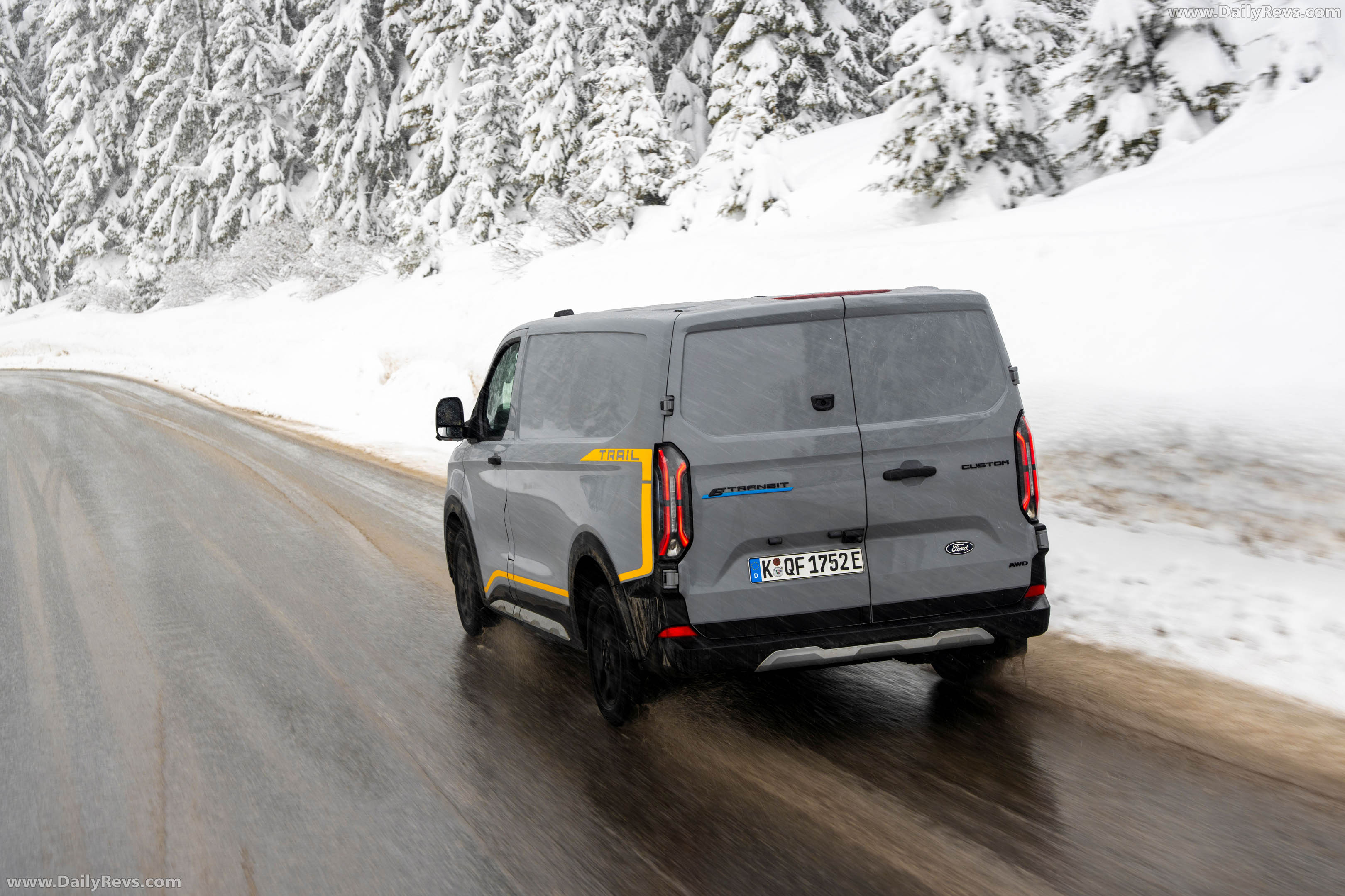 2026 Ford E-Transit Custom AWD Rear View