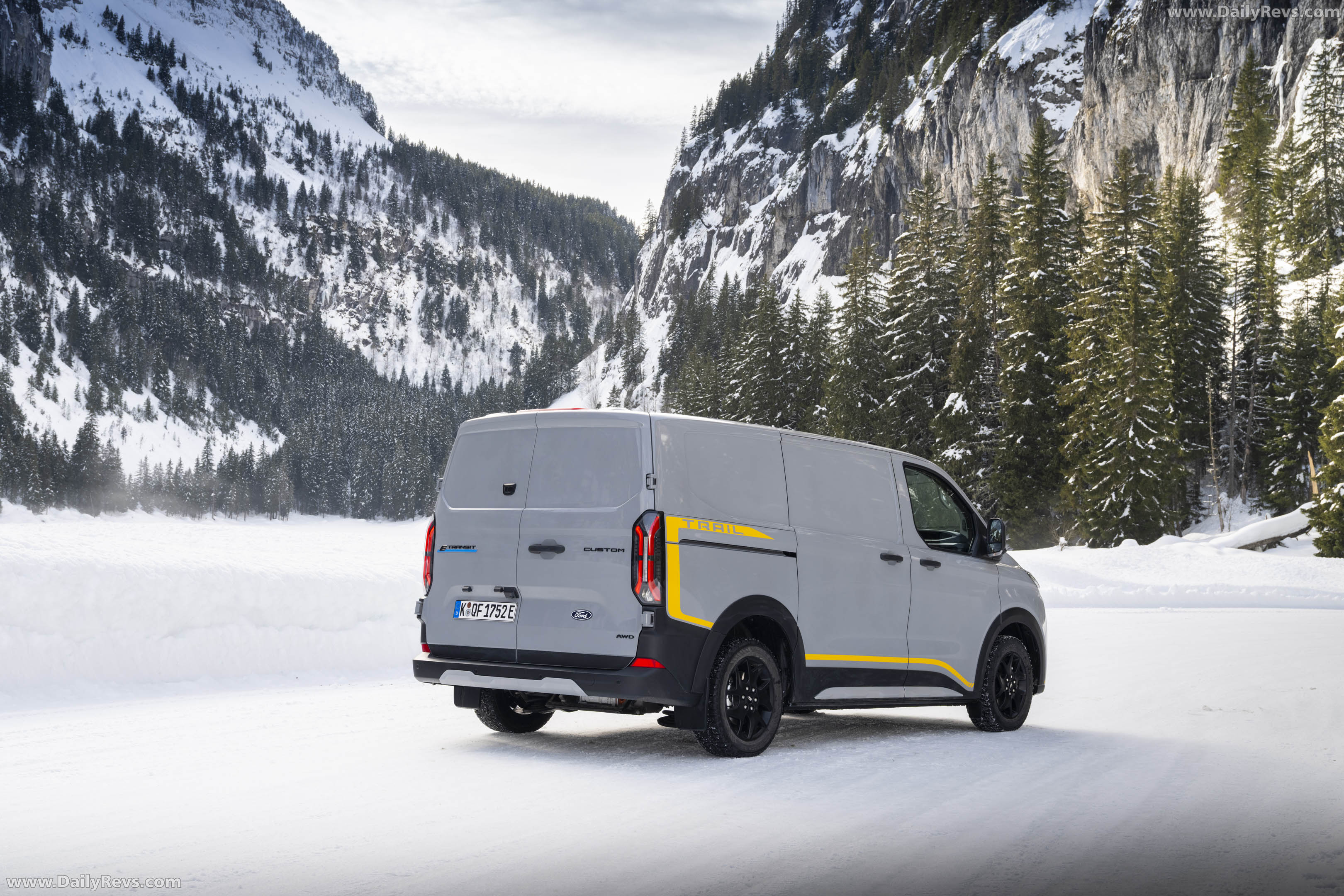2026 Ford E-Transit Custom AWD Rear View