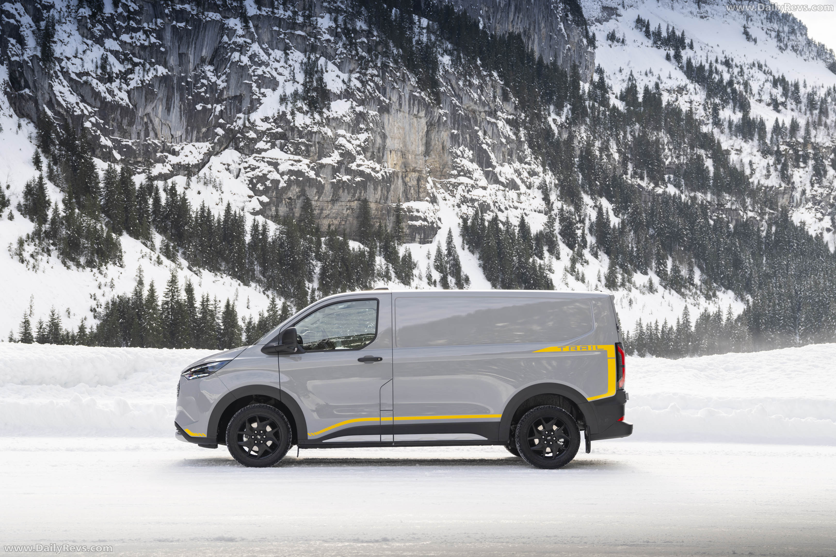 2026 Ford E-Transit Custom AWD Side View