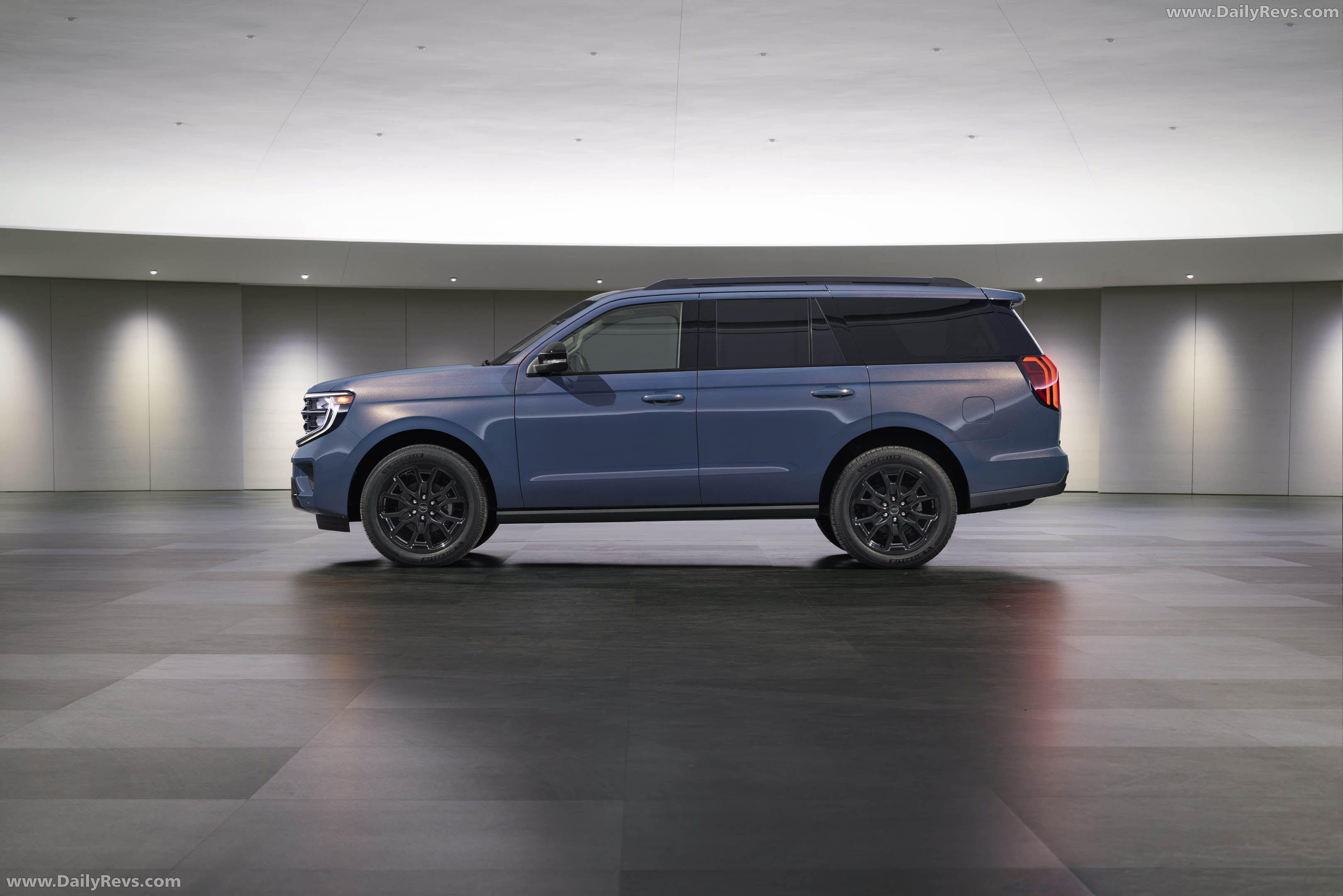 2027 Ford Expedition 30th Anniversary Side View