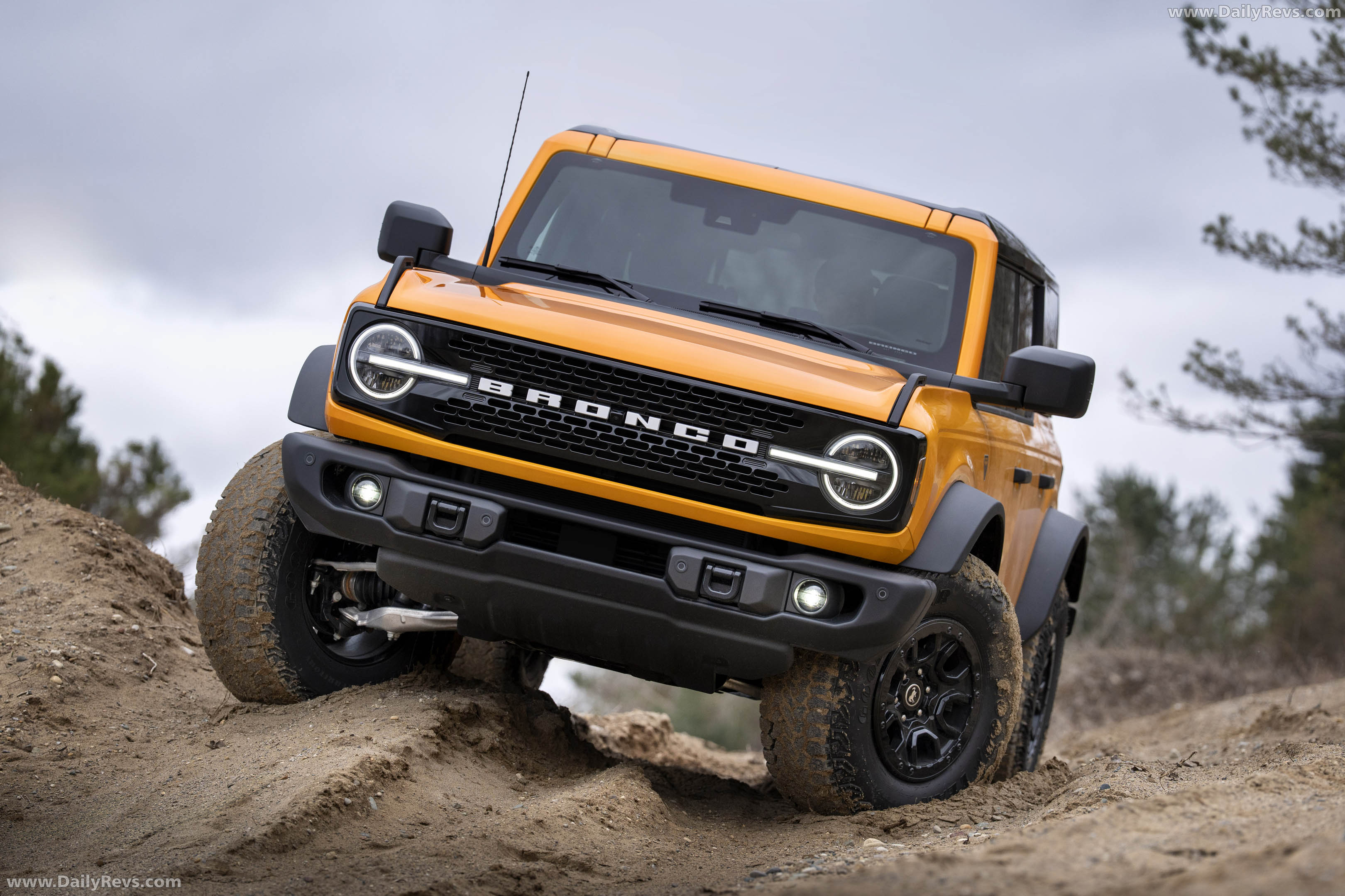 2026 Ford Bronco Wildtrak Front View