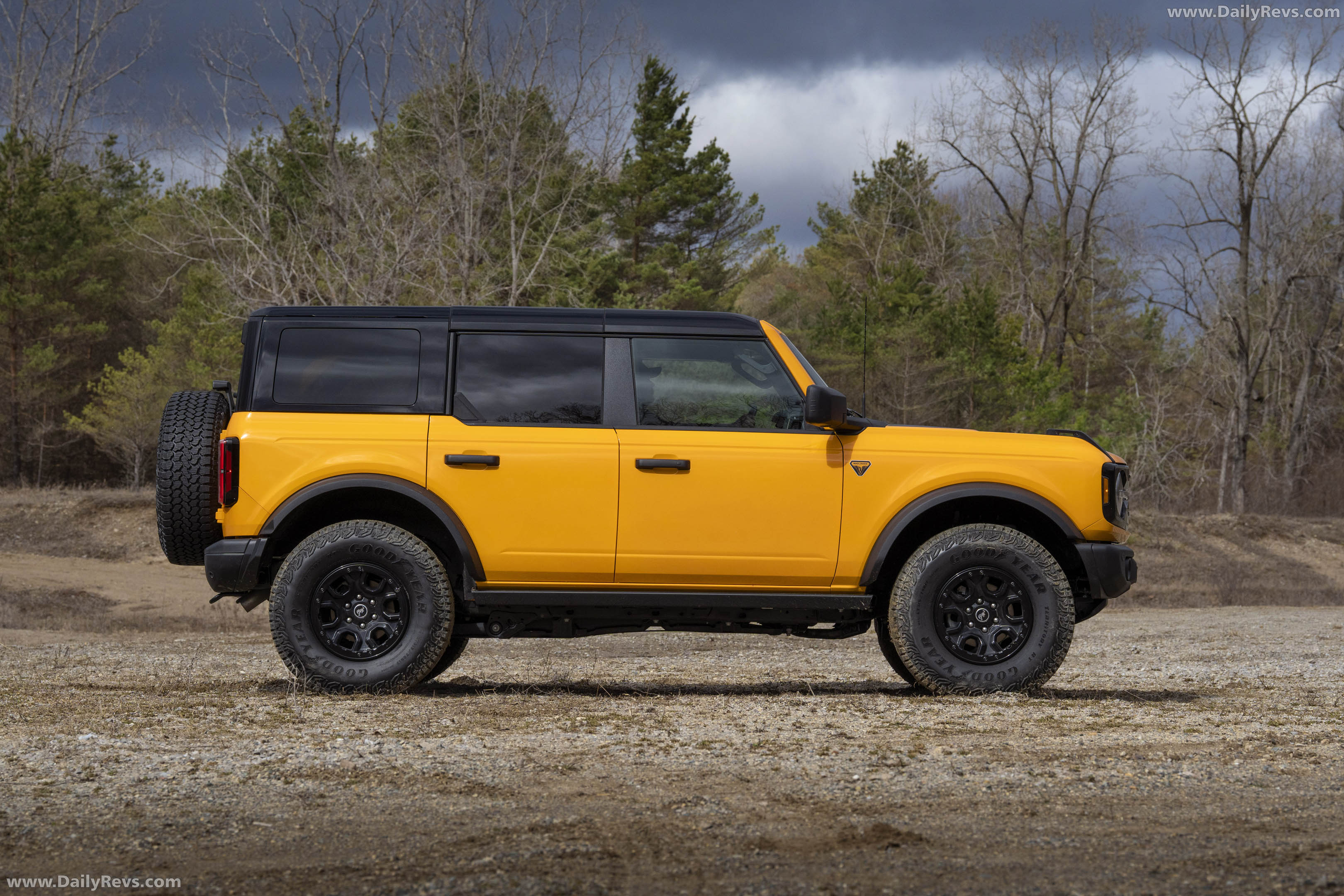 2026 Ford Bronco Wildtrak Side View