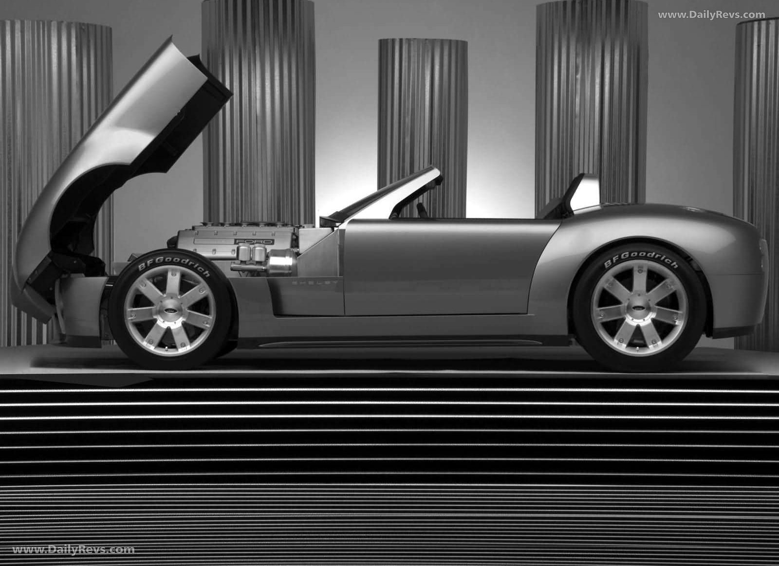 2004 Ford Shelby Cobra Concept Side View