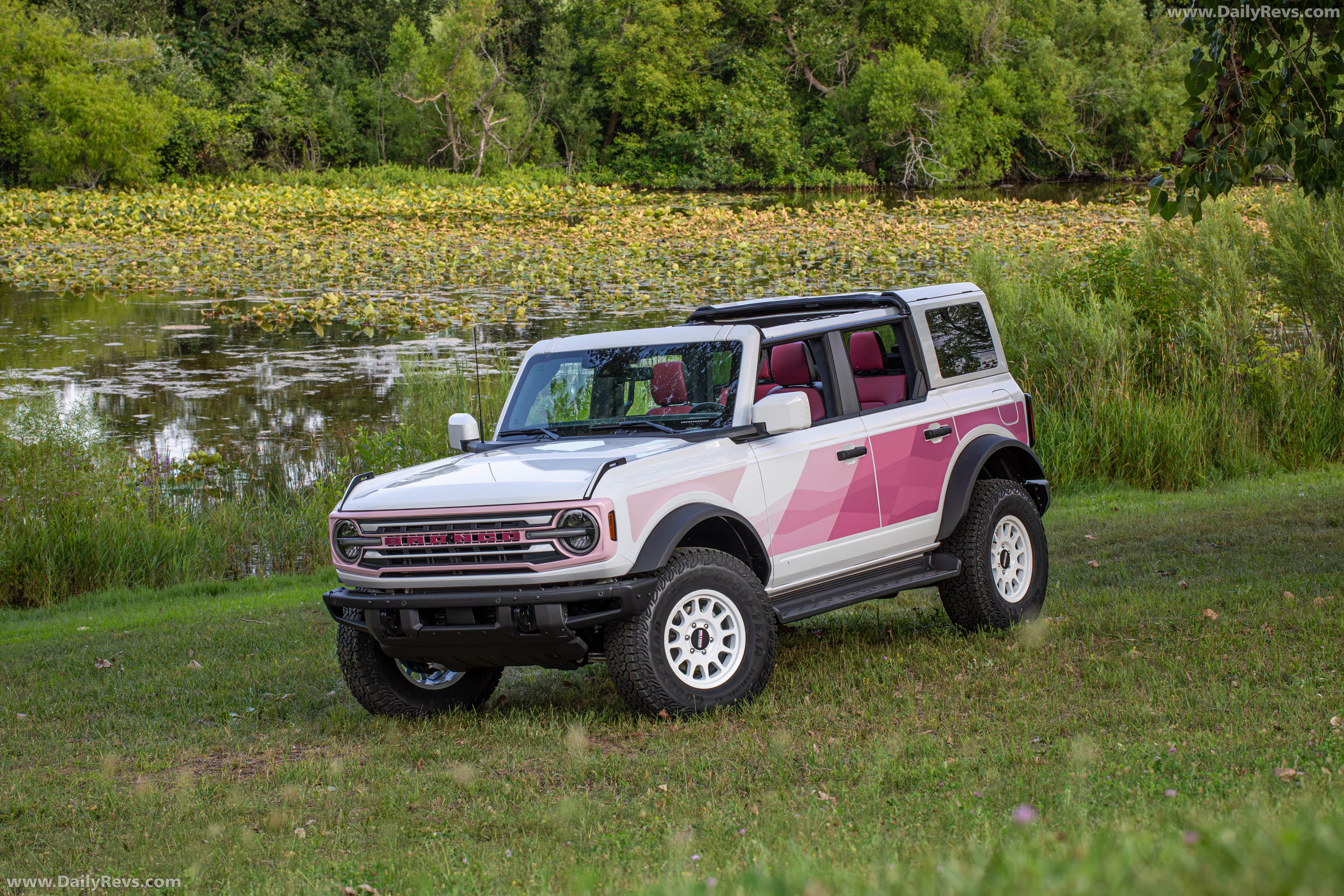 2026 Ford Bronco Desert Rising Edition Front View