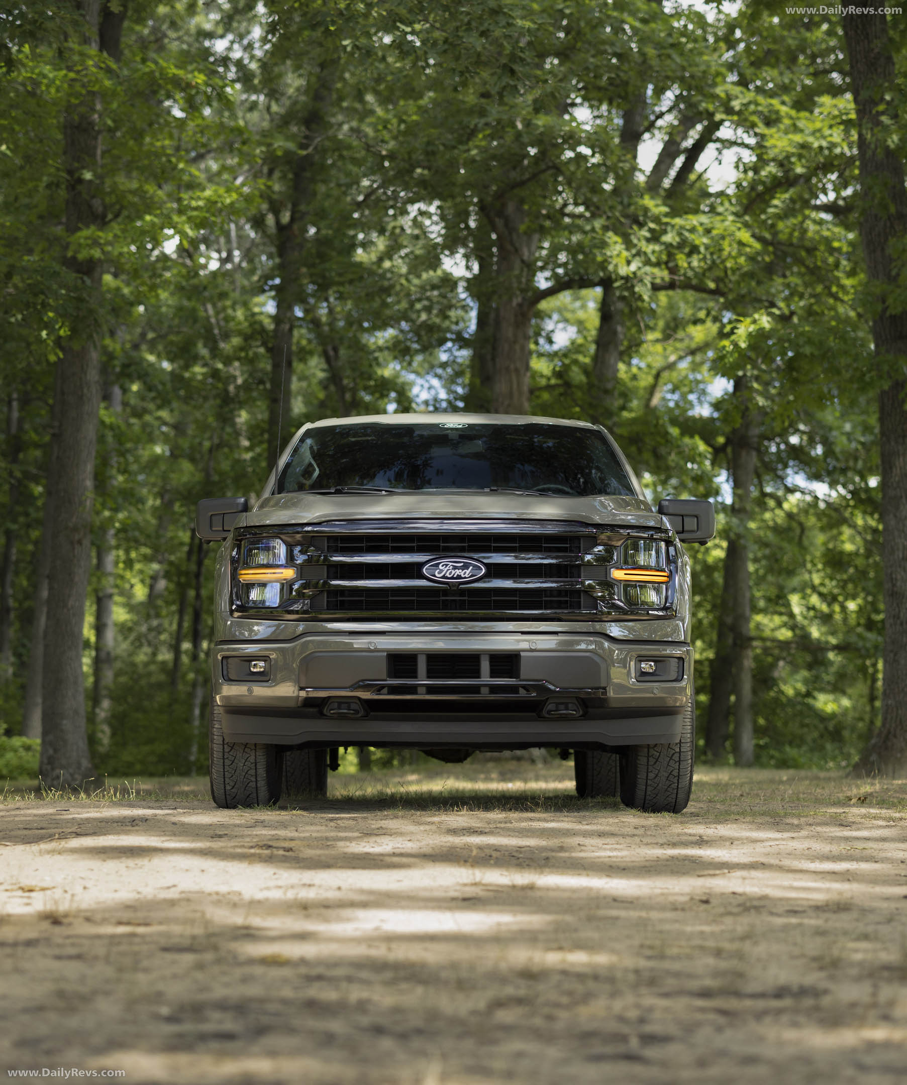 2027 Ford F-150 XLT Front View