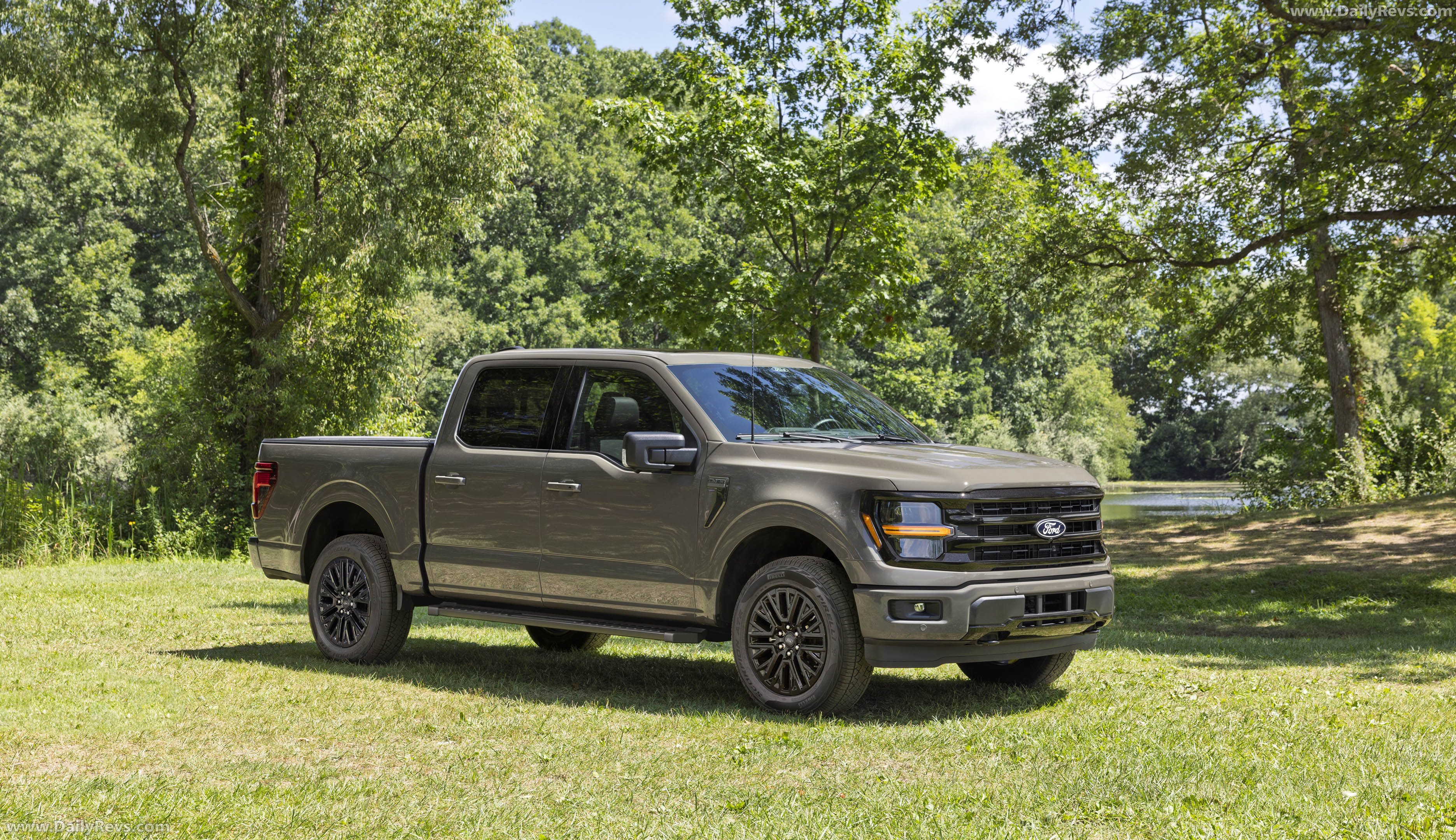 2027 Ford F-150 XLT Front View