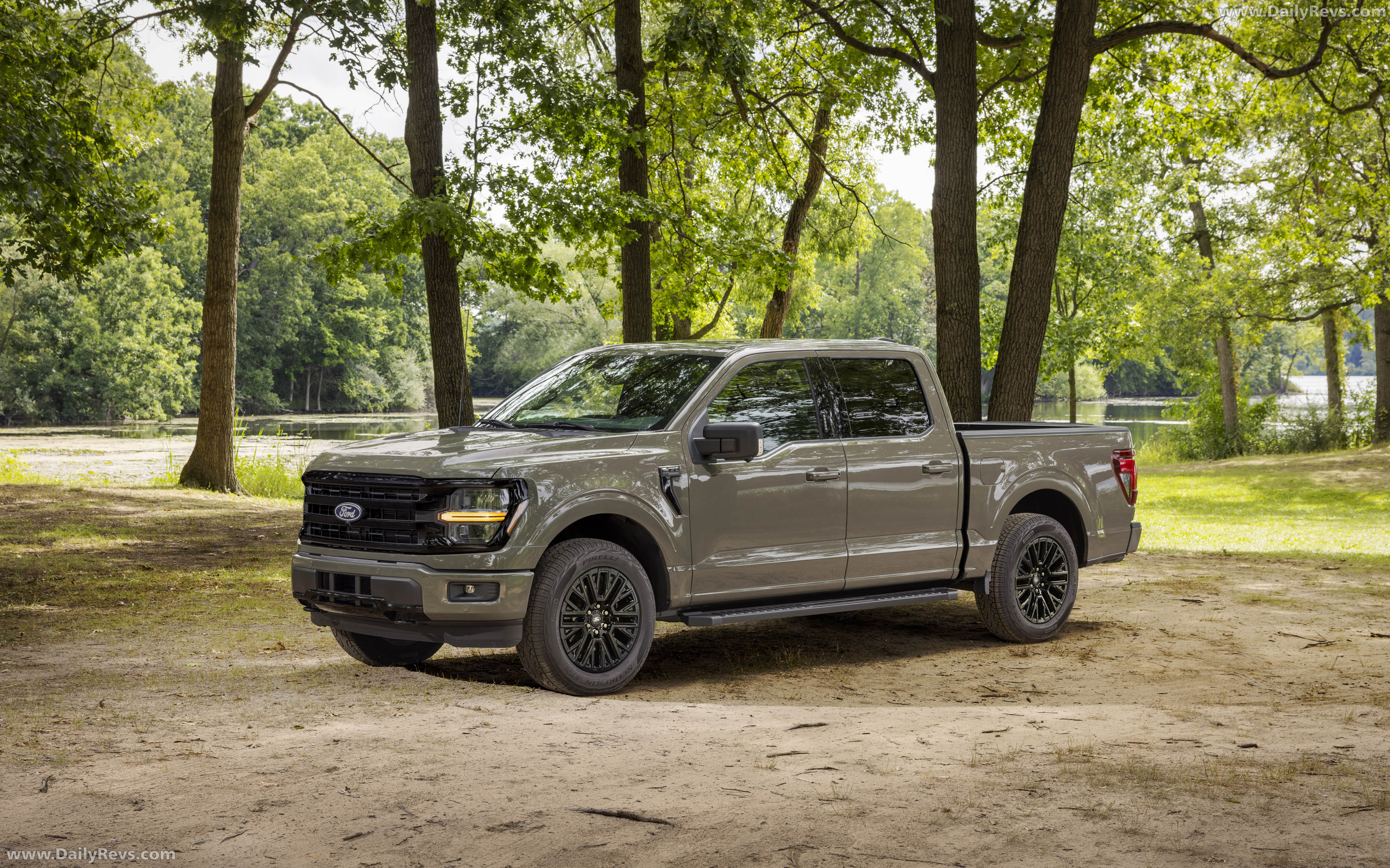 2027 Ford F-150 XLT Front View