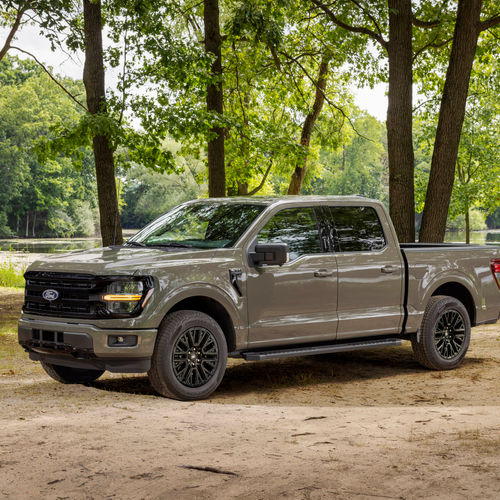 2027 Ford F-150 XLT Front View
