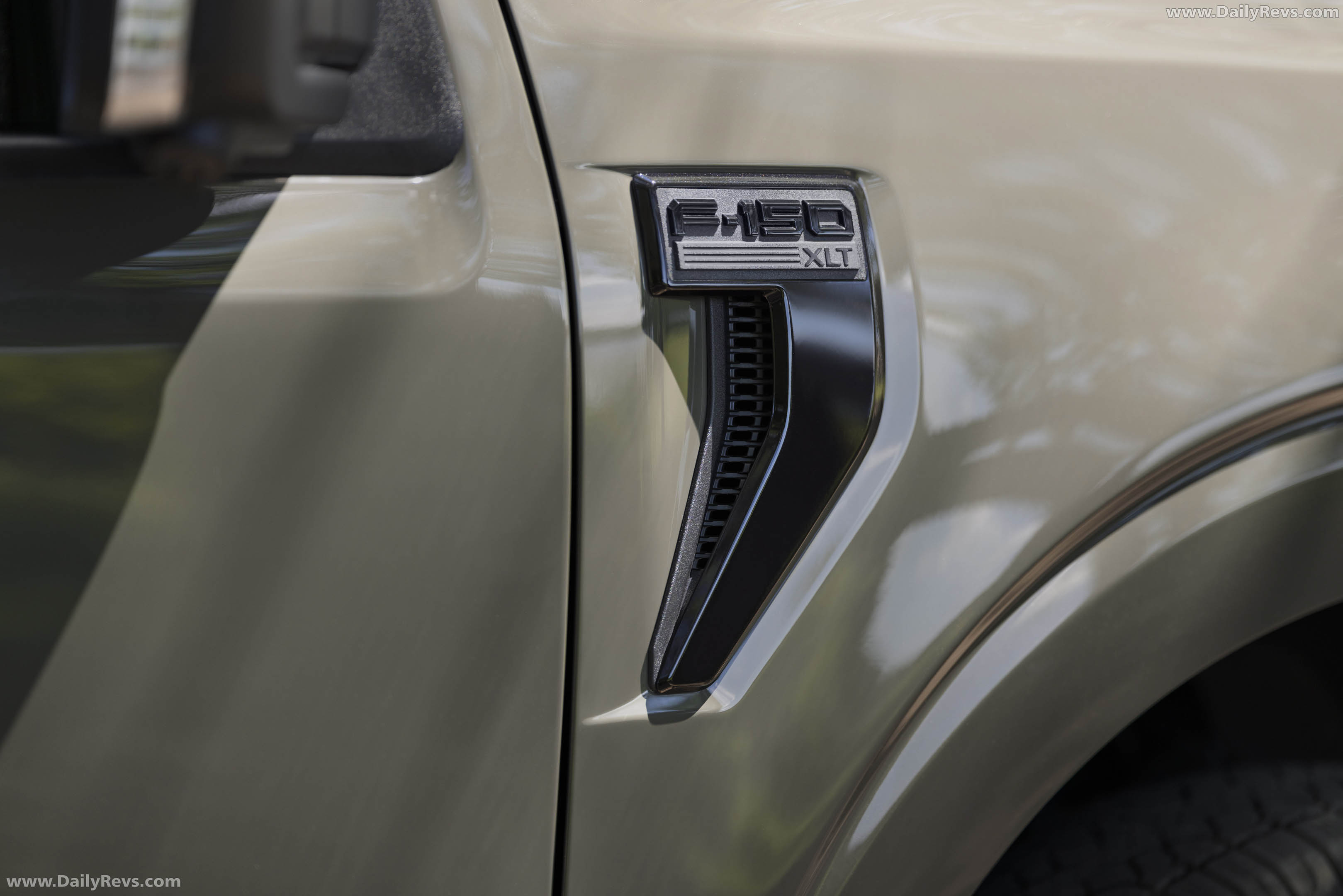 2027 Ford F-150 XLT Exterior