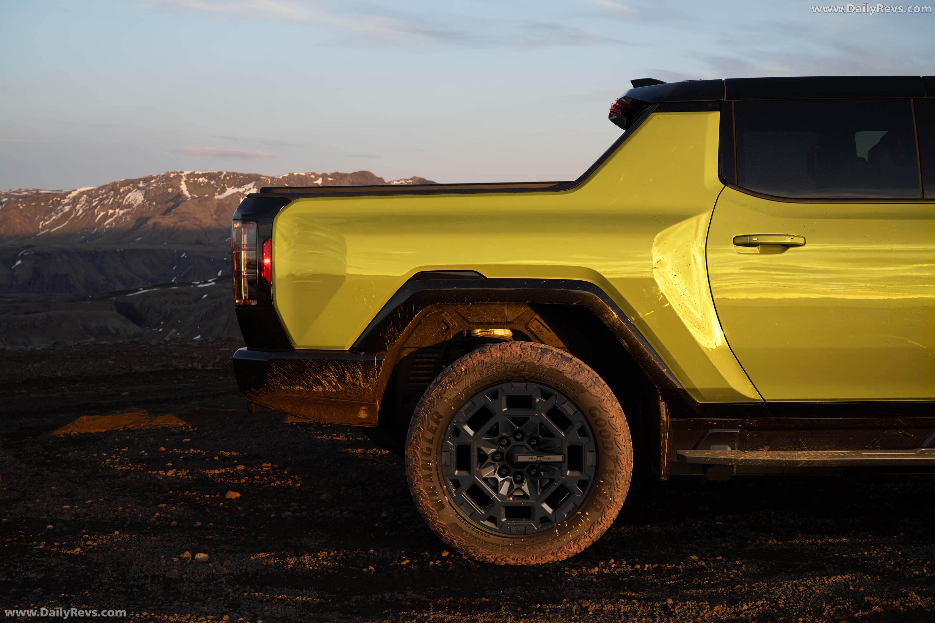2027 GMC Hummer EV Icon 25 Exterior
