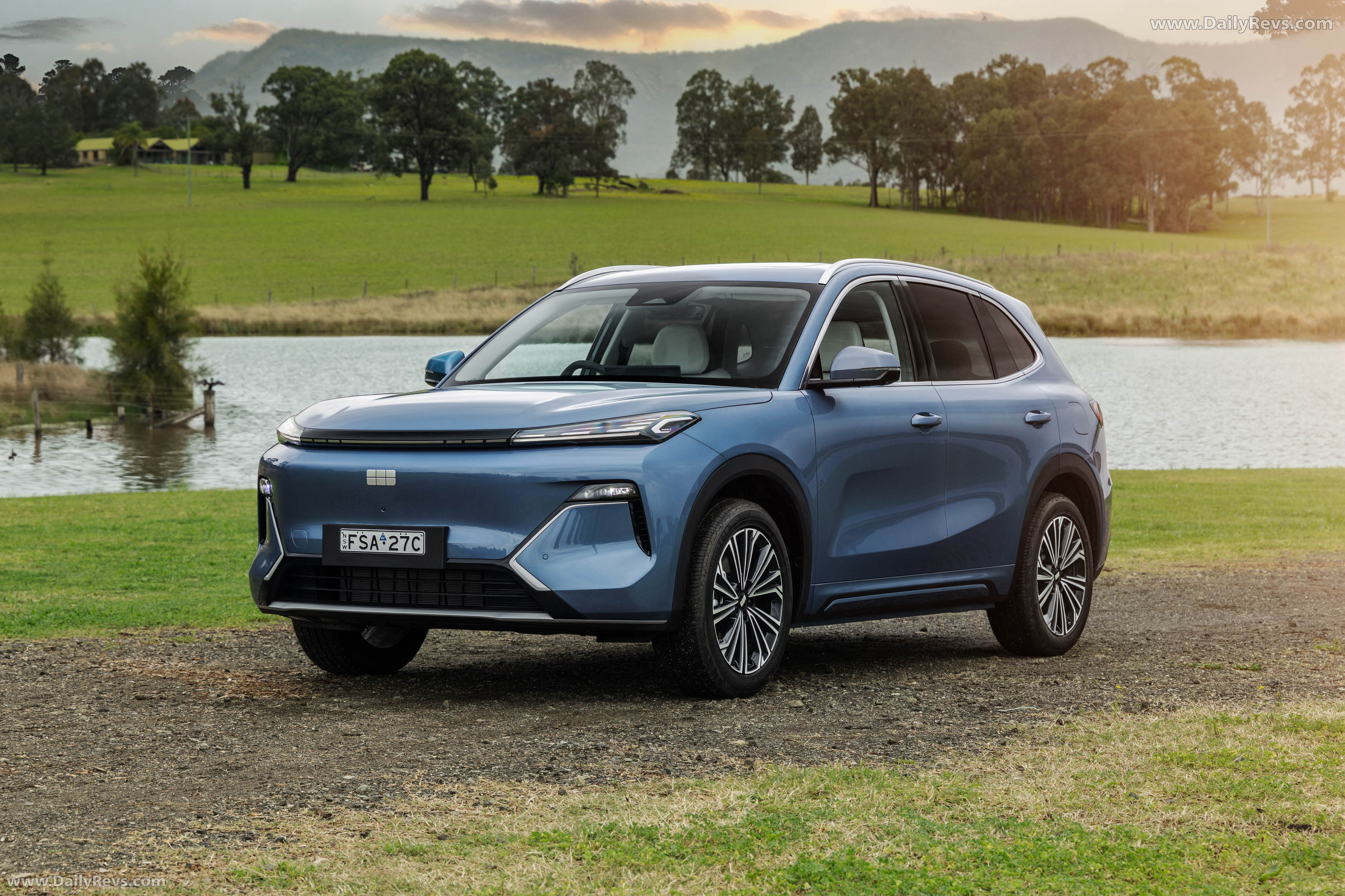 2026 Geely Starray EM-i Glacier Blue Front View