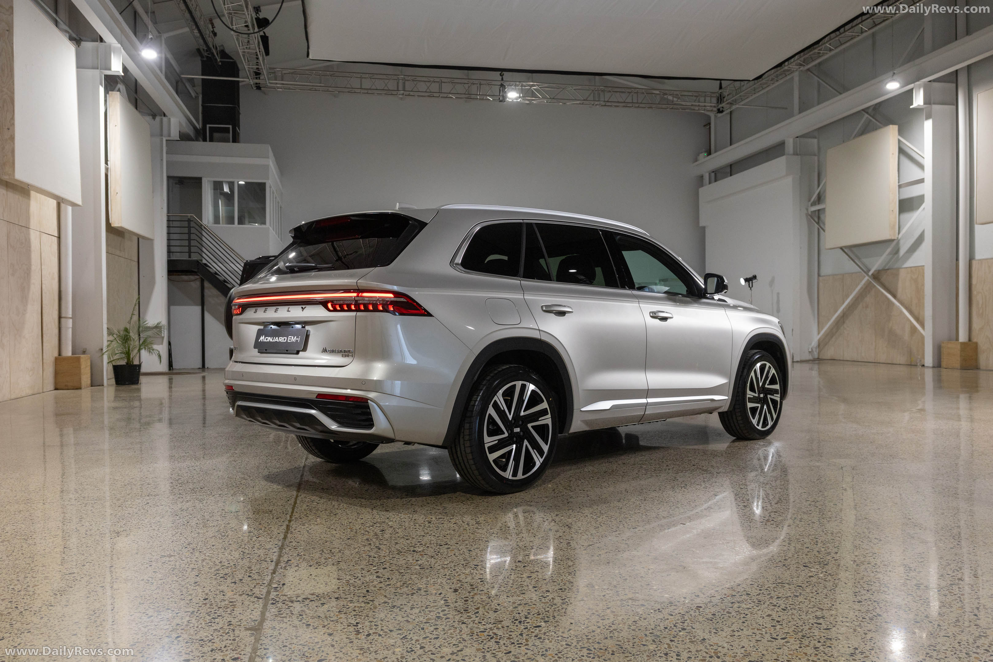 2027 Geely Monjaro EM-i Rear View
