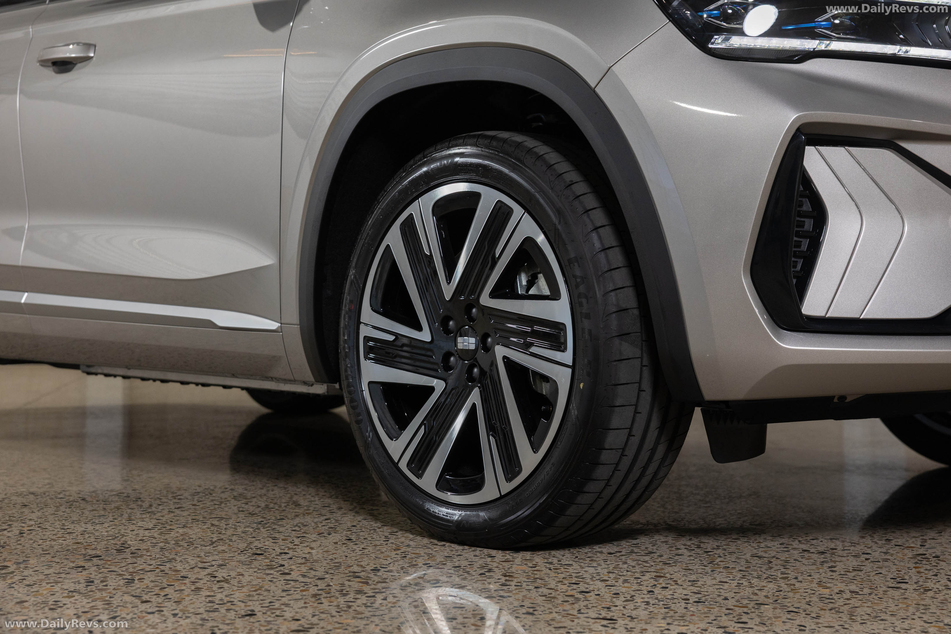 2027 Geely Monjaro EM-i Exterior