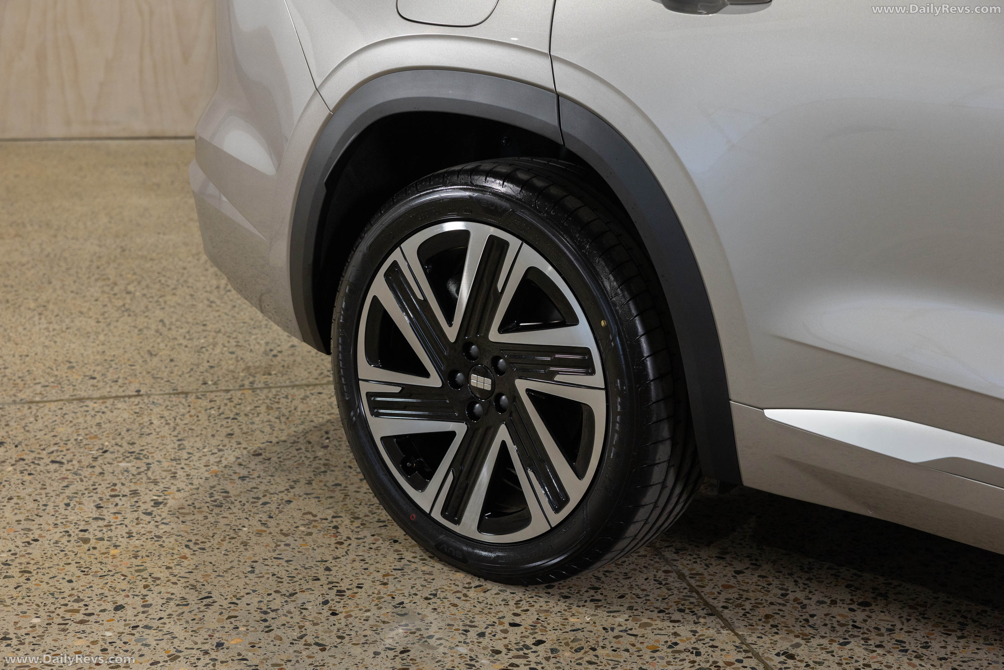 2027 Geely Monjaro EM-i Exterior