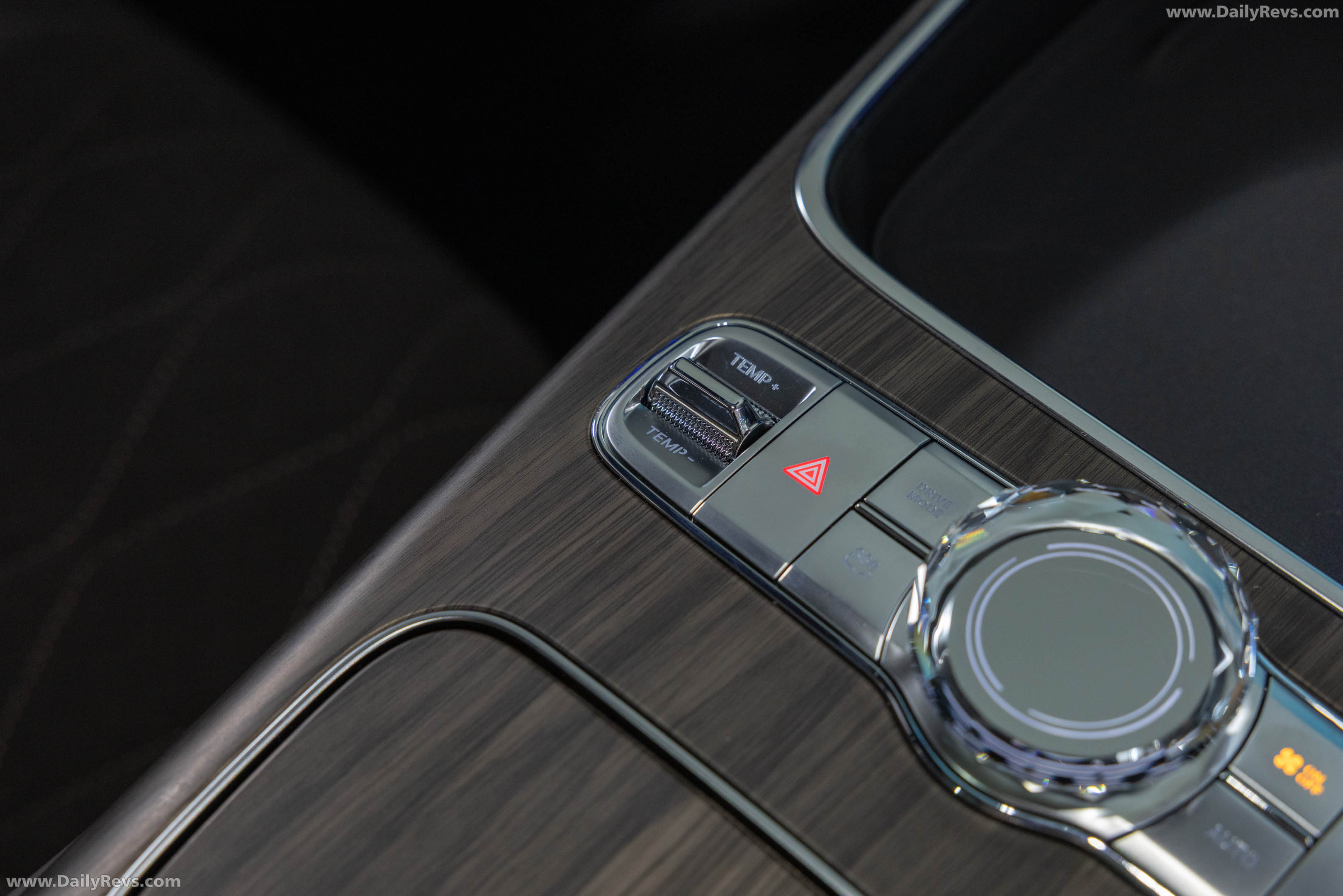 2027 Geely Monjaro EM-i Interior