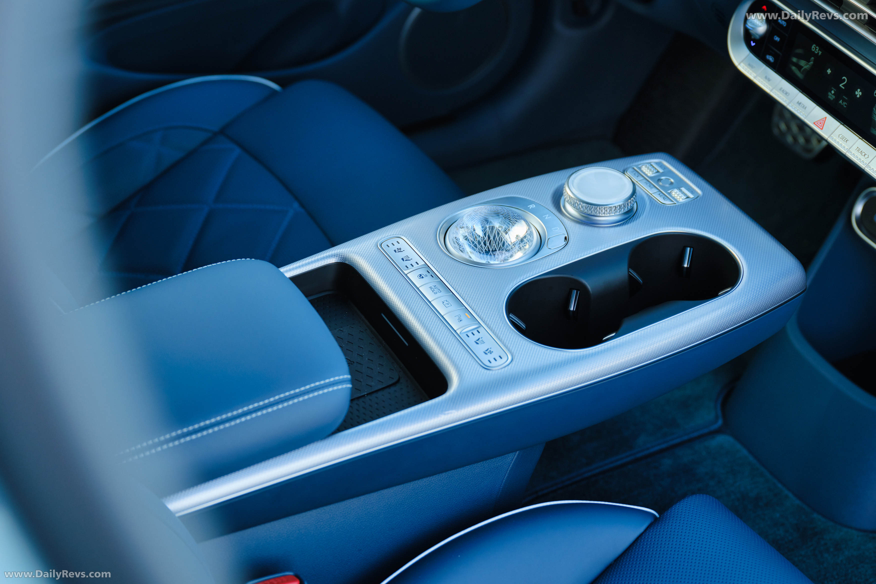 2025 Genesis GV60 US Version Interior