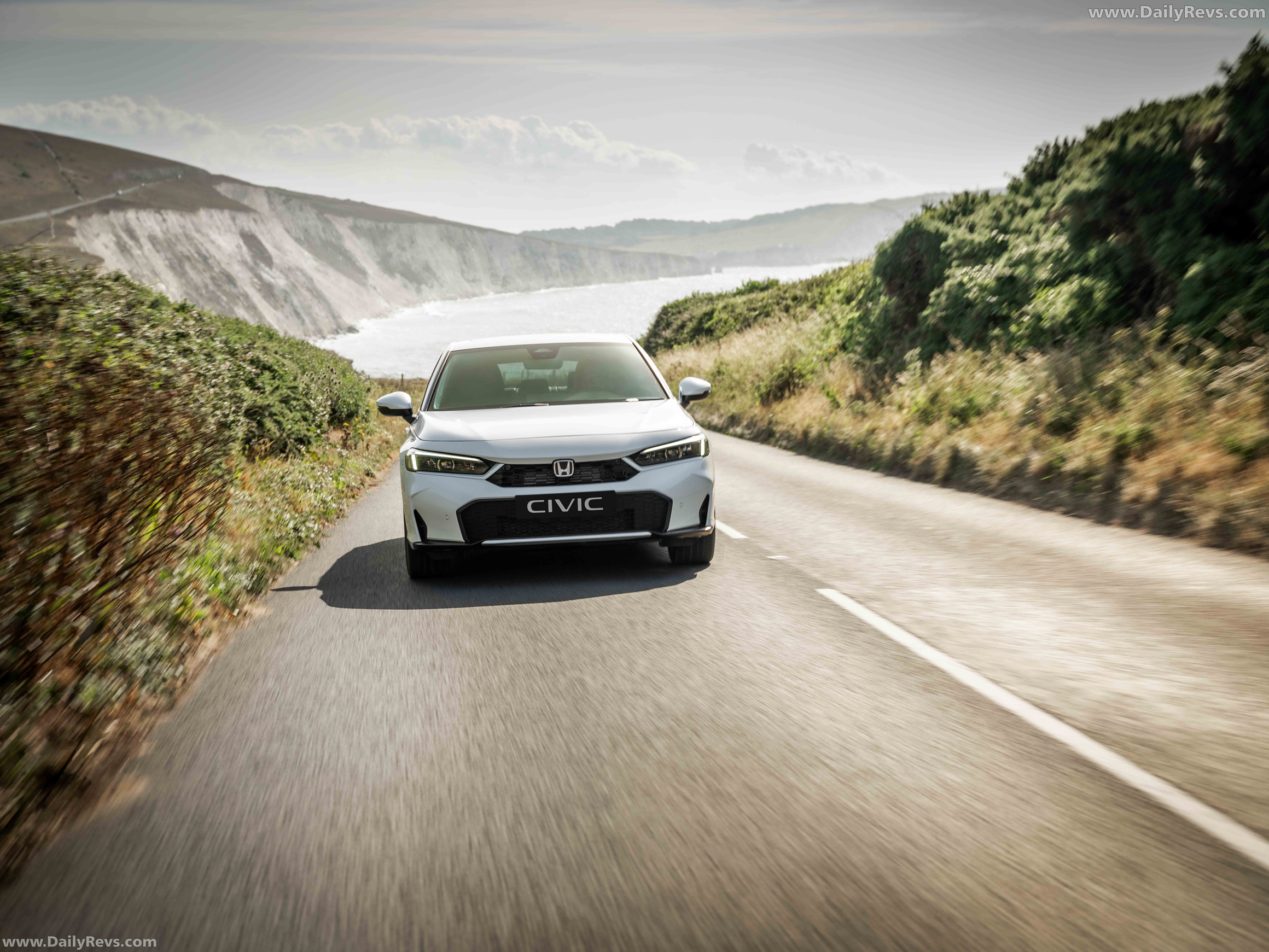 2025 Honda Civic eHEV European Version Front View