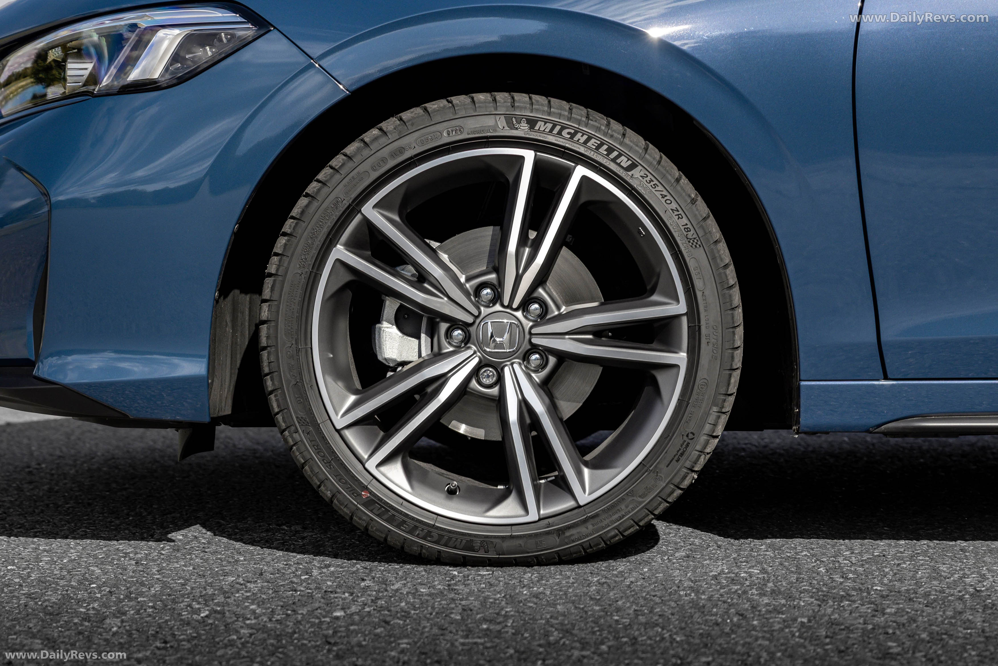 2025 Honda Civic eHEV UK Version Exterior
