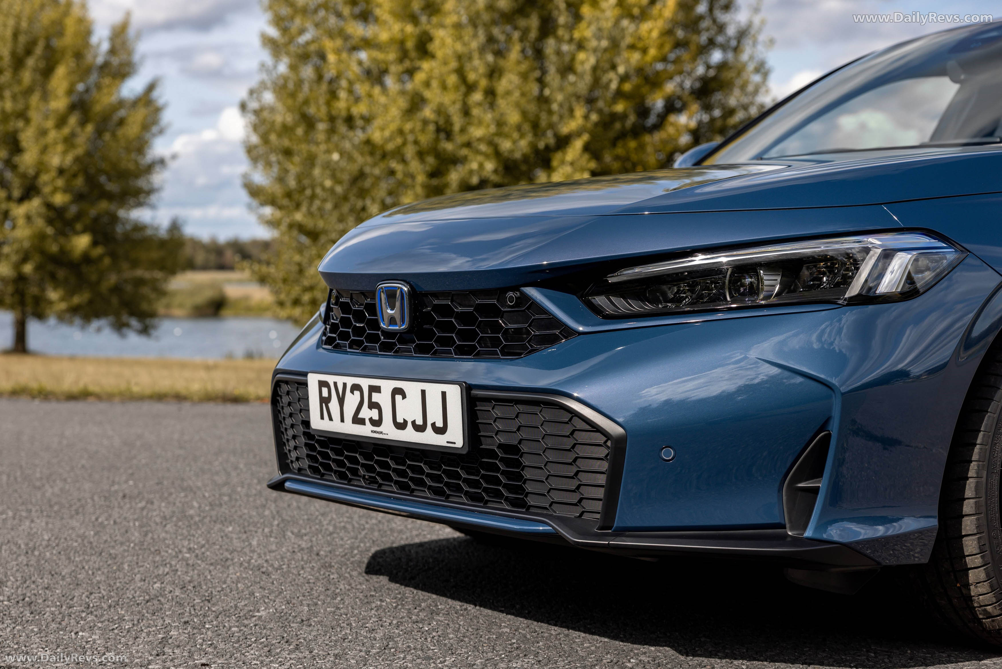 2025 Honda Civic eHEV UK Version Exterior