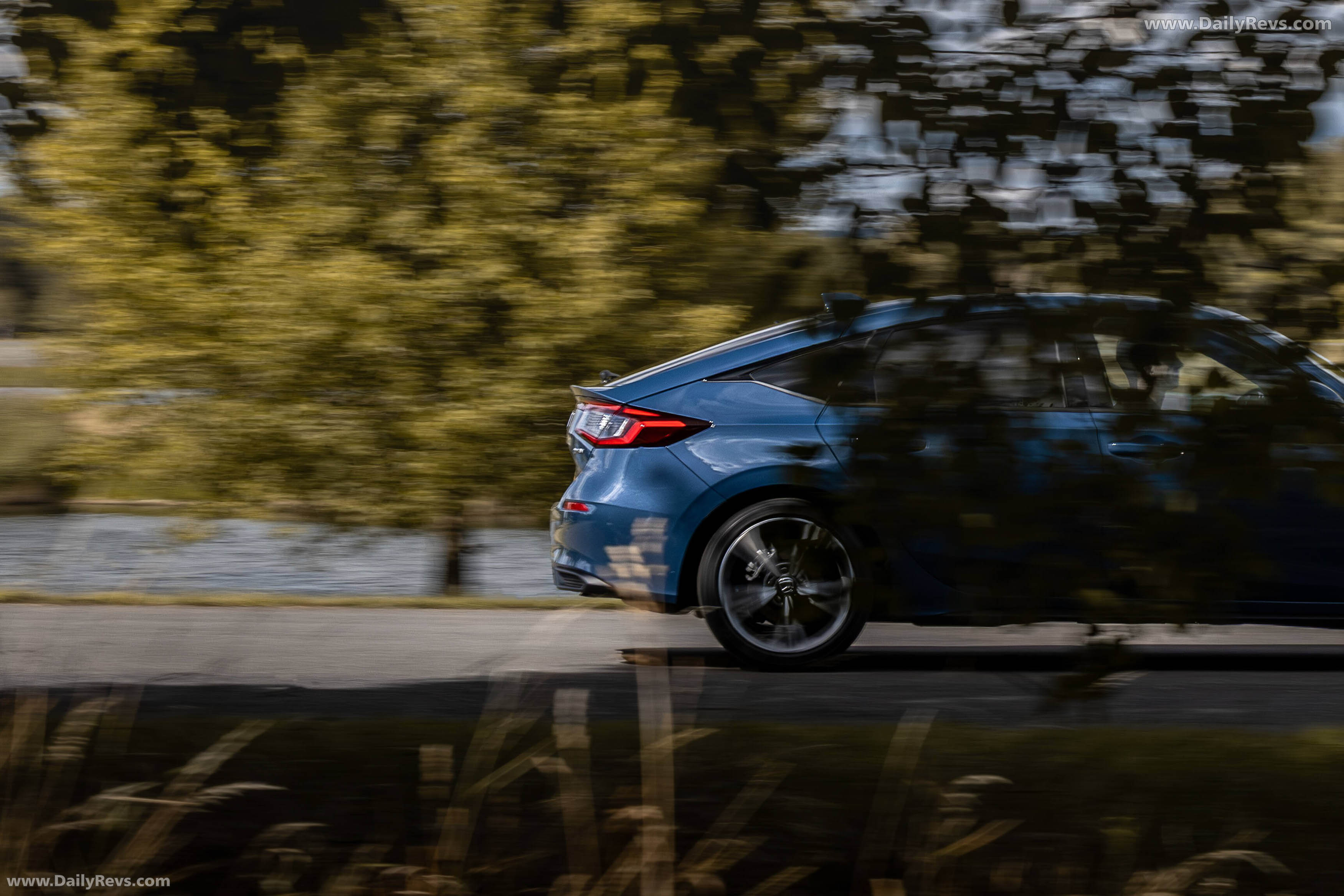 2025 Honda Civic eHEV UK Version Exterior