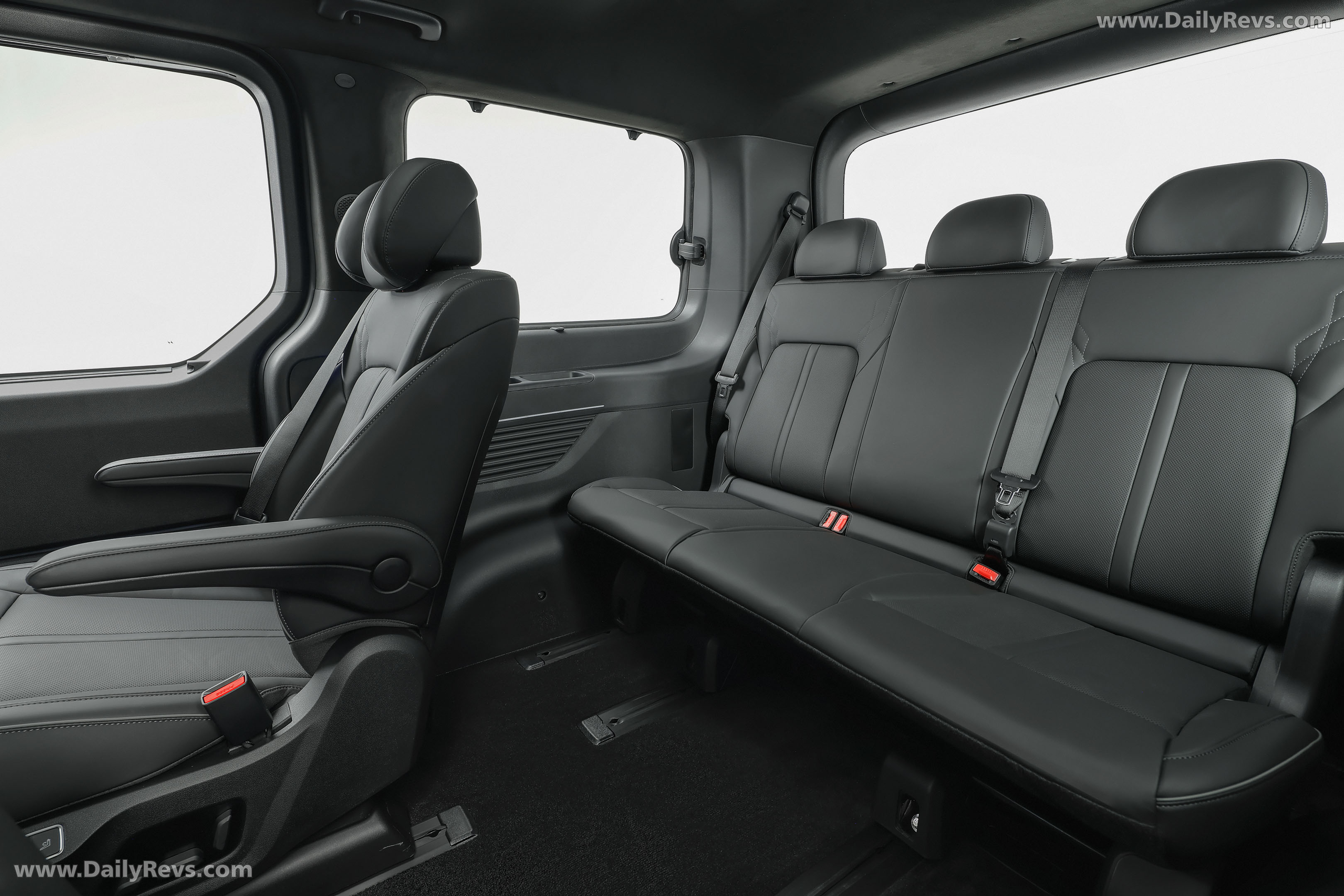 2027 Hyundai Staria Interior