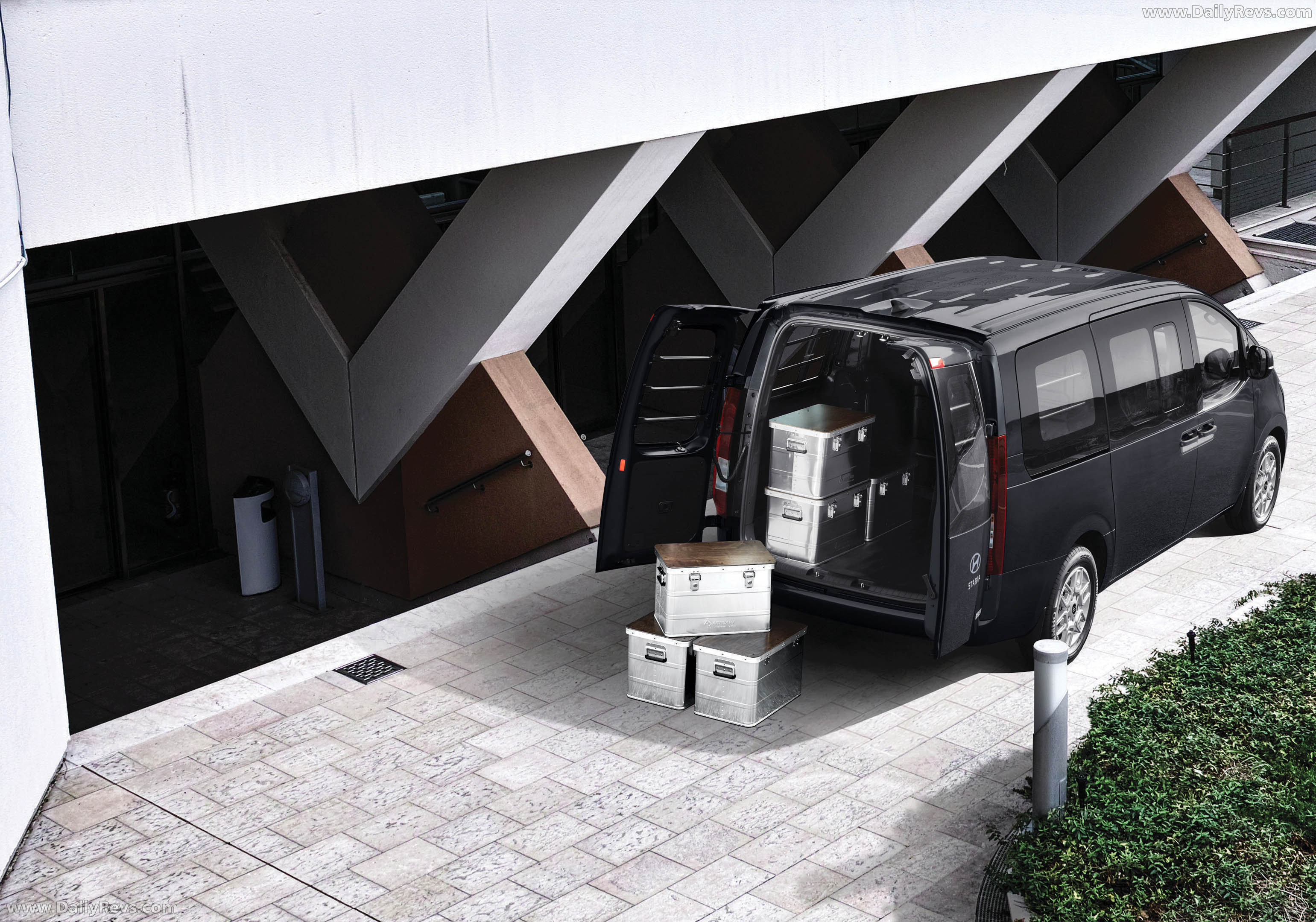 2027 Hyundai Staria Load Premium Top View