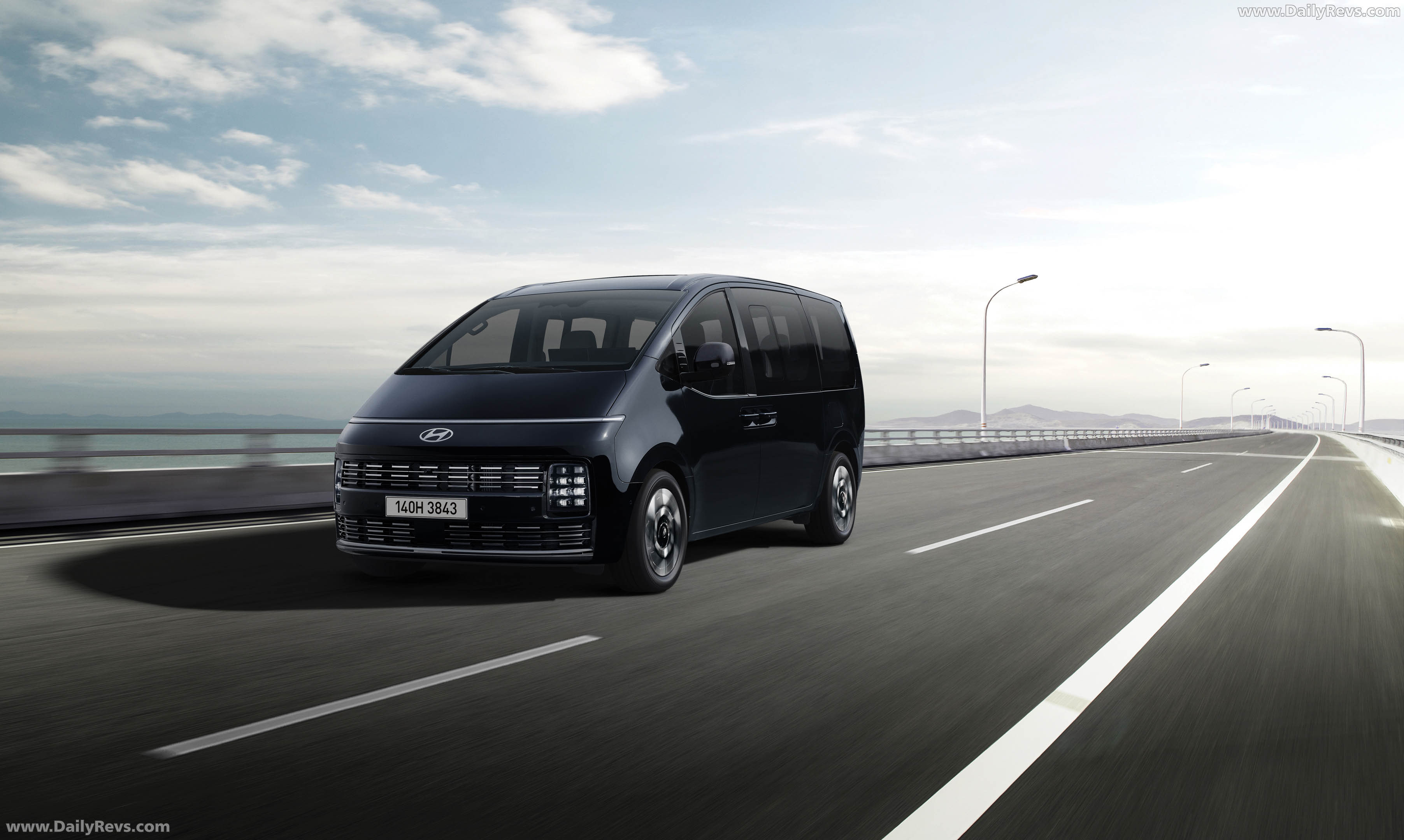 2027 Hyundai Staria Lounge Front View