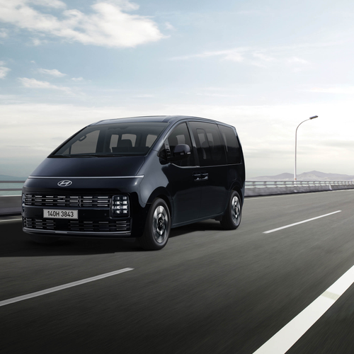 2027 Hyundai Staria Lounge Front View
