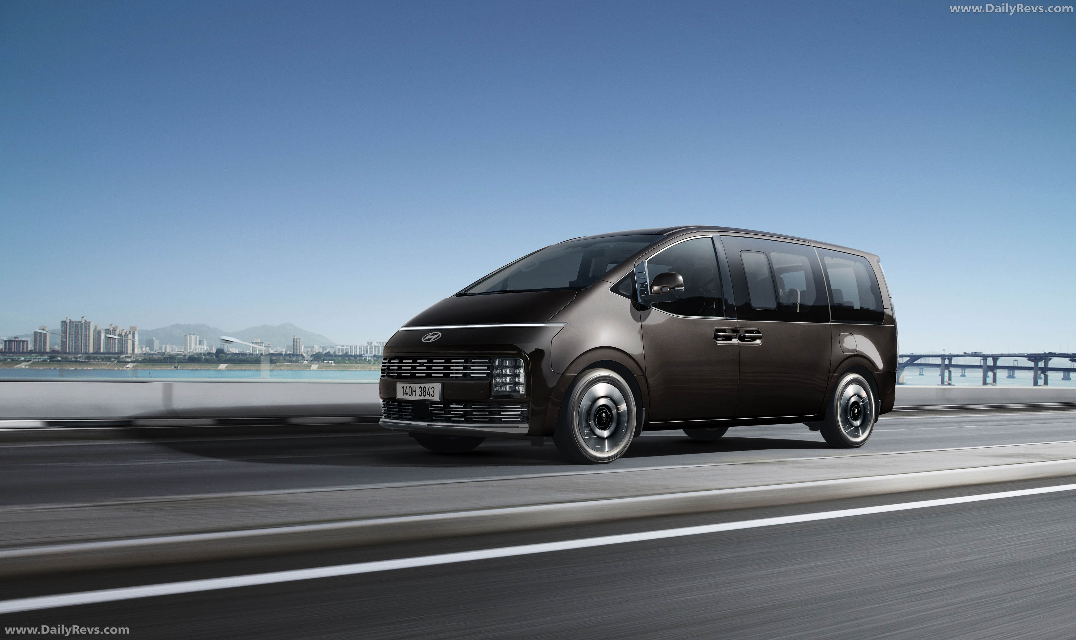 2027 Hyundai Staria Lounge Side View