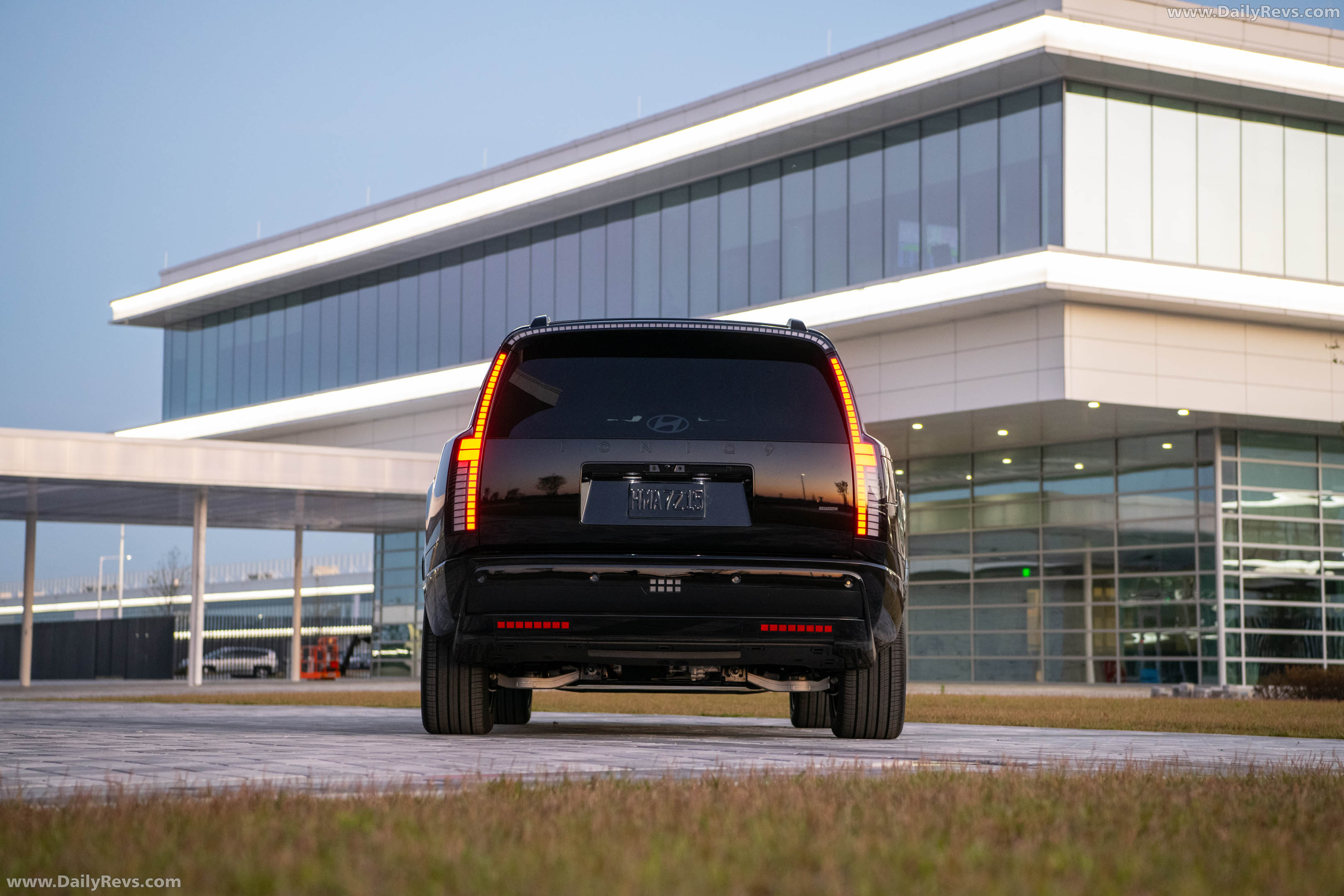 2027 Hyundai Ioniq 9 Calligraphy Black Ink Rear View