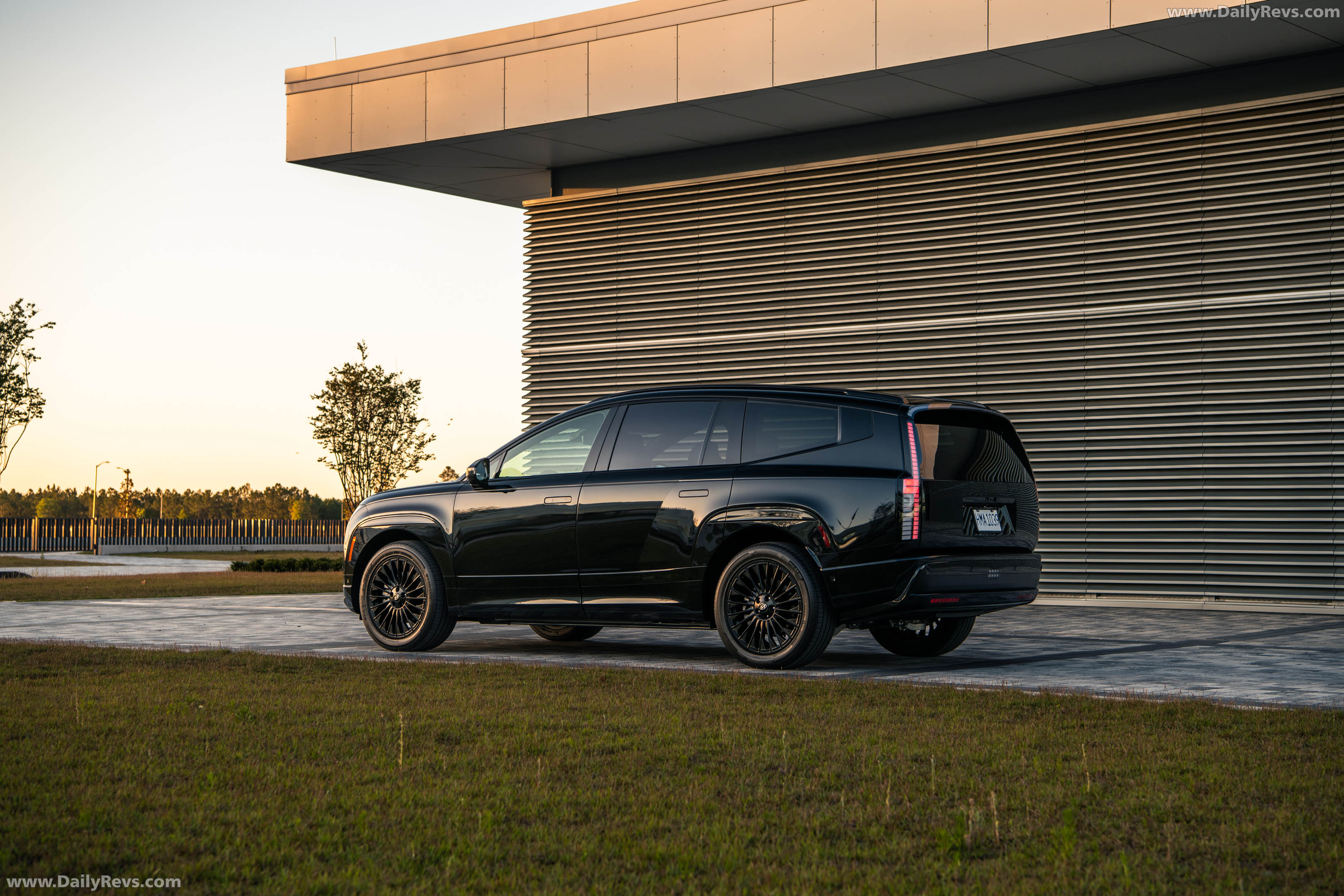 2027 Hyundai Ioniq 9 Calligraphy Black Ink Rear View