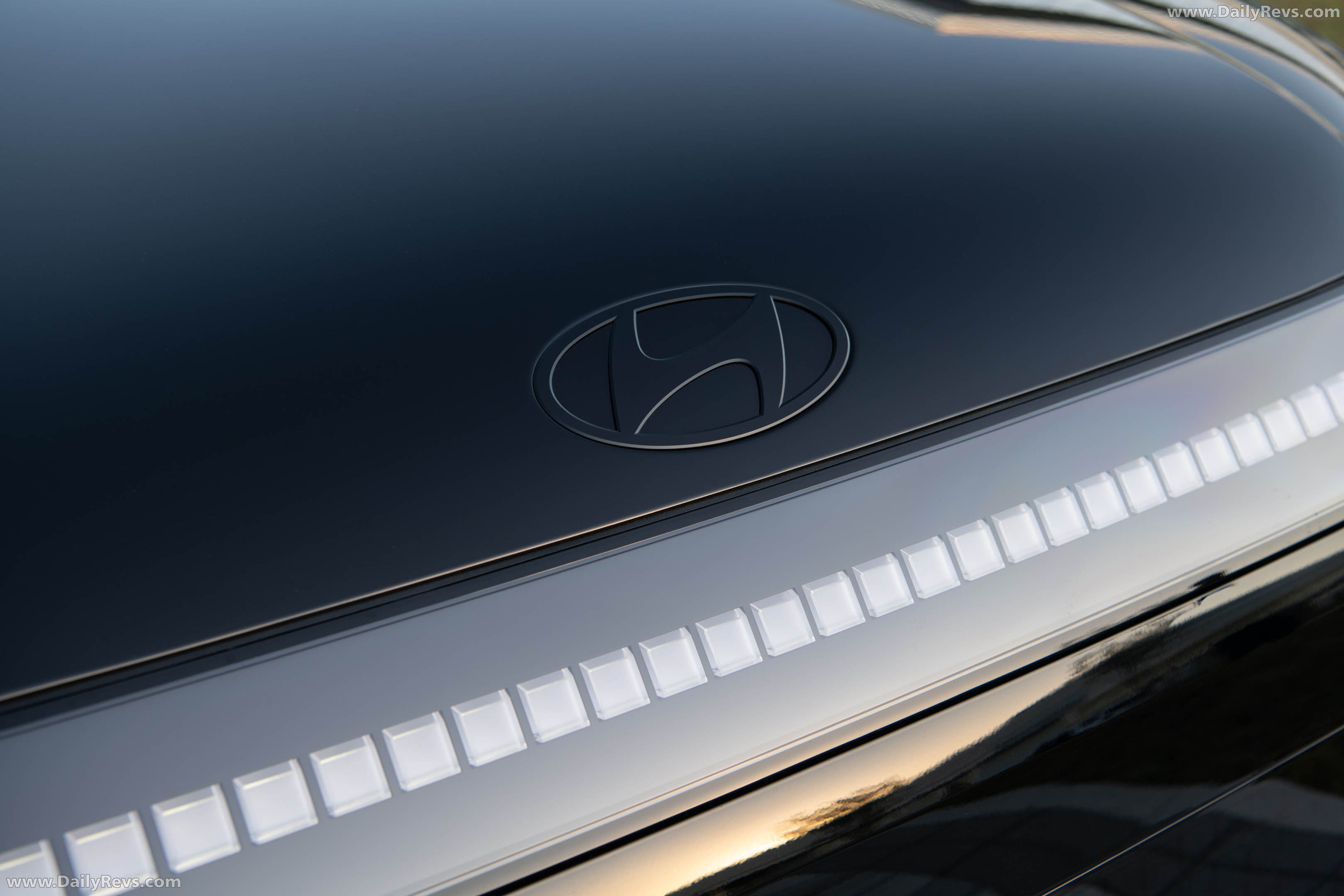 2027 Hyundai Ioniq 9 Calligraphy Black Ink Exterior