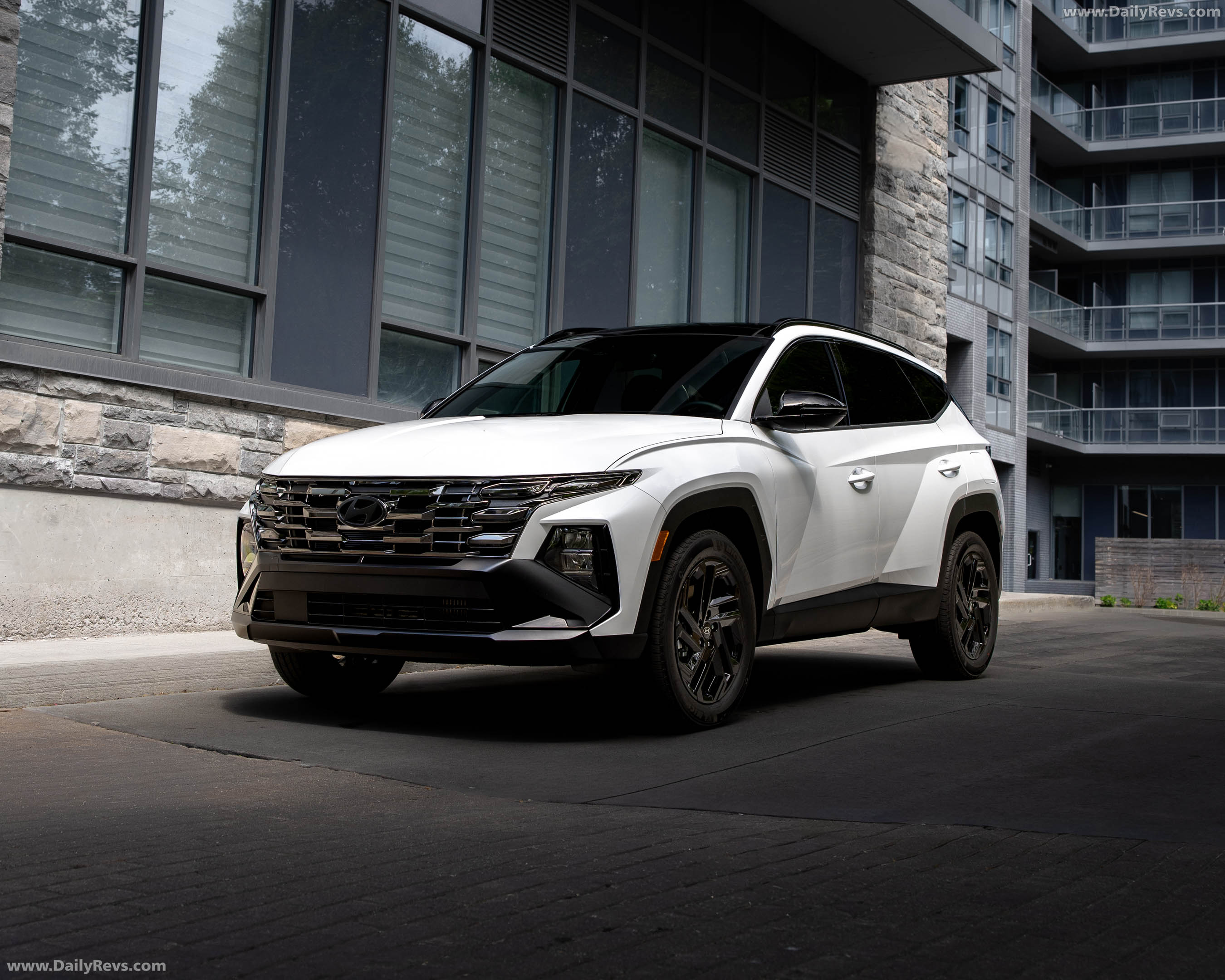 2026 Hyundai Tucson Hybrid Night Edition Front View