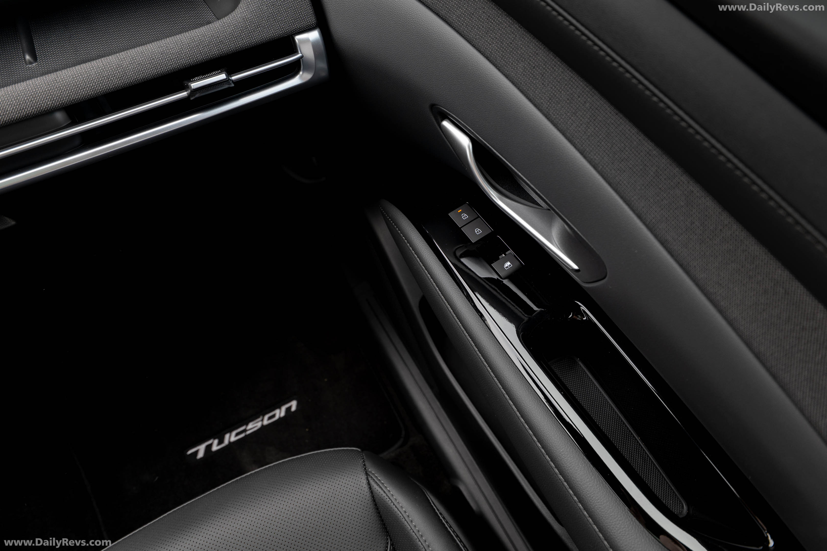 2026 Hyundai Tucson Hybrid Night Edition Interior