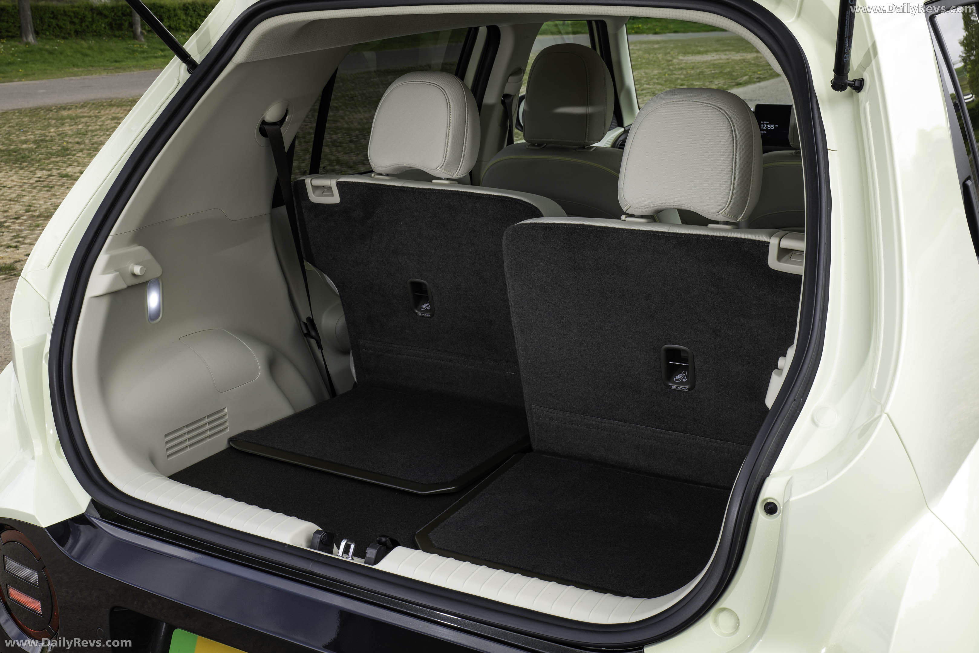 2025 Hyundai Inster UK Version Interior