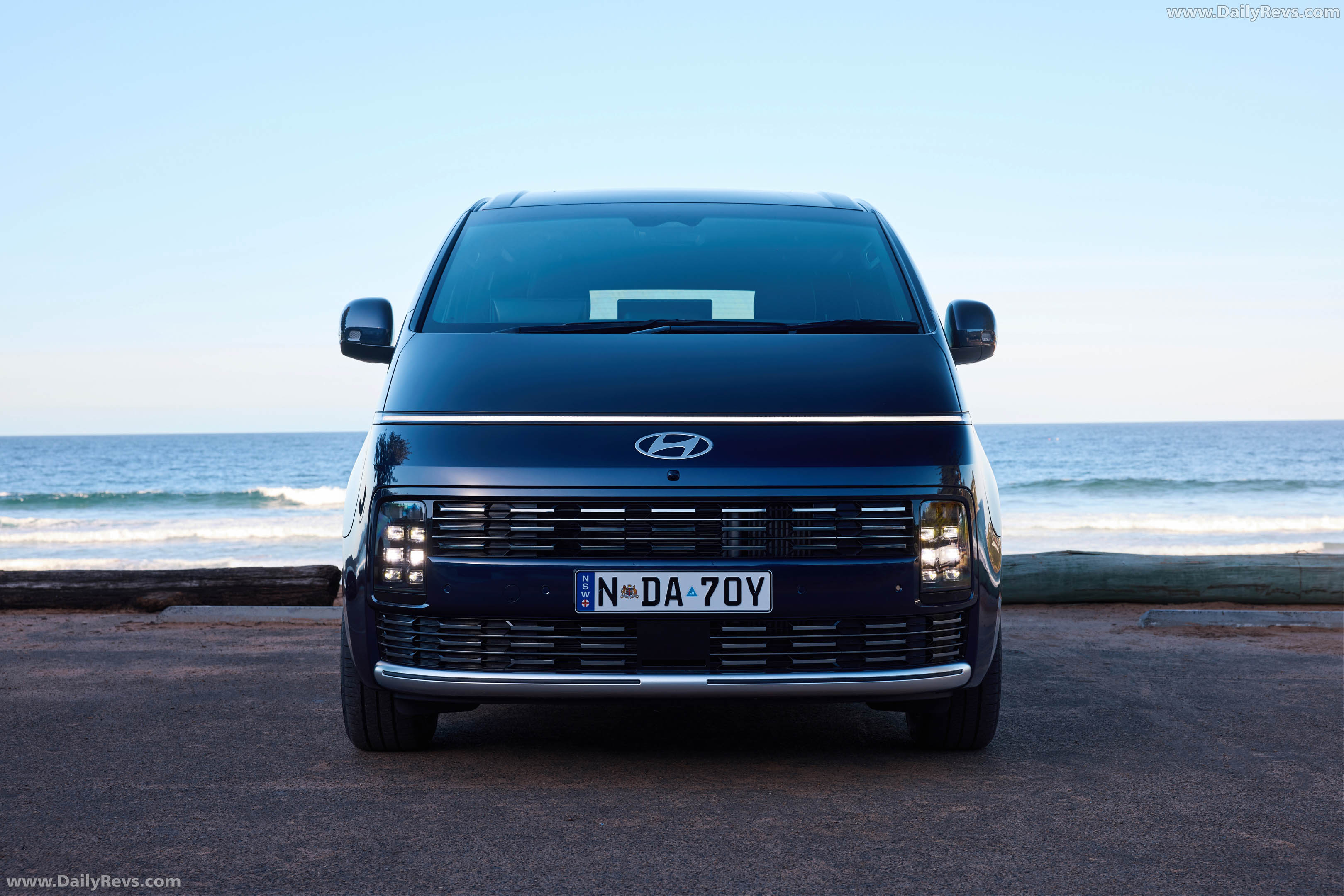 2027 Hyundai Staria Lounge Australian Version Front View