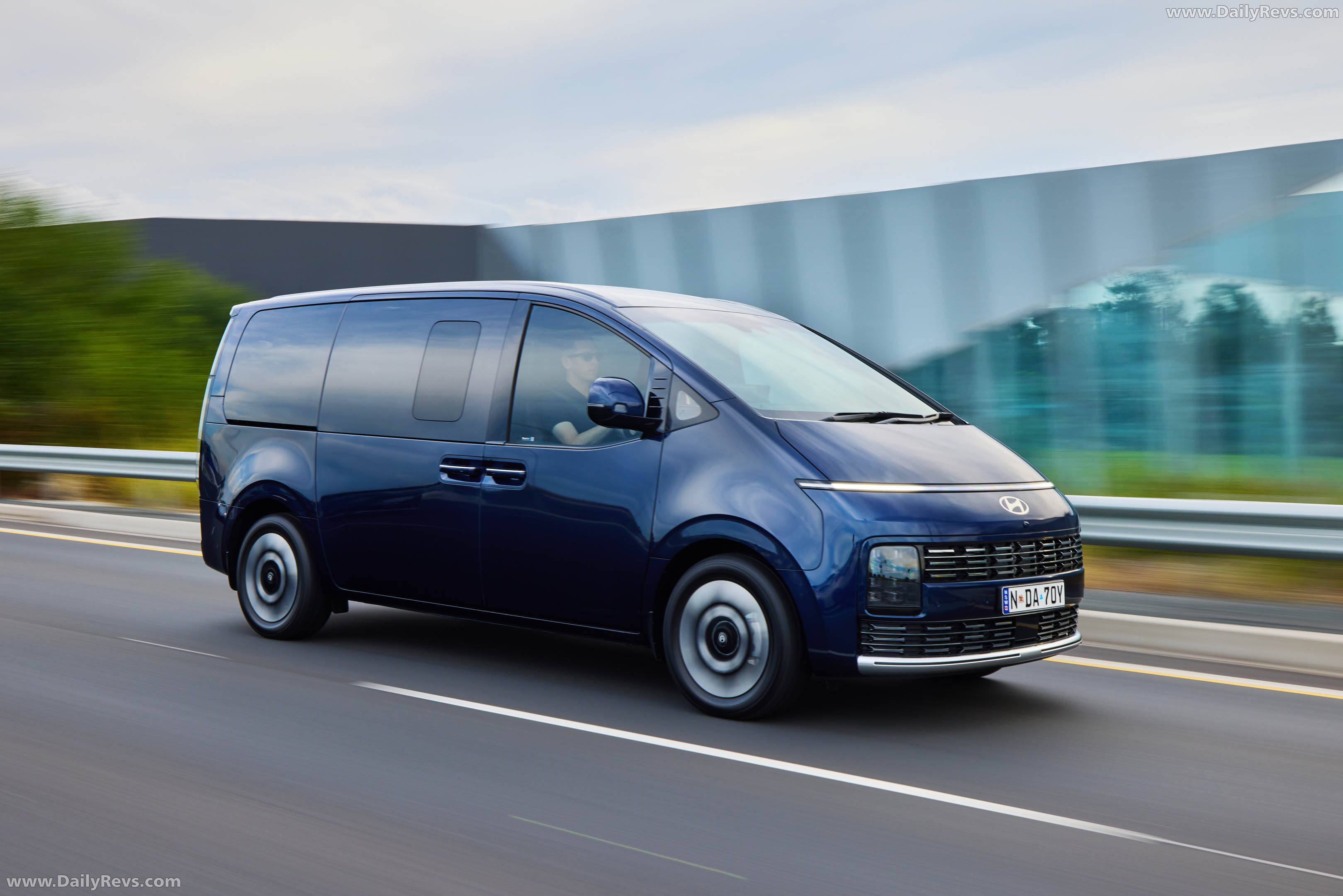 2027 Hyundai Staria Lounge Australian Version Front View