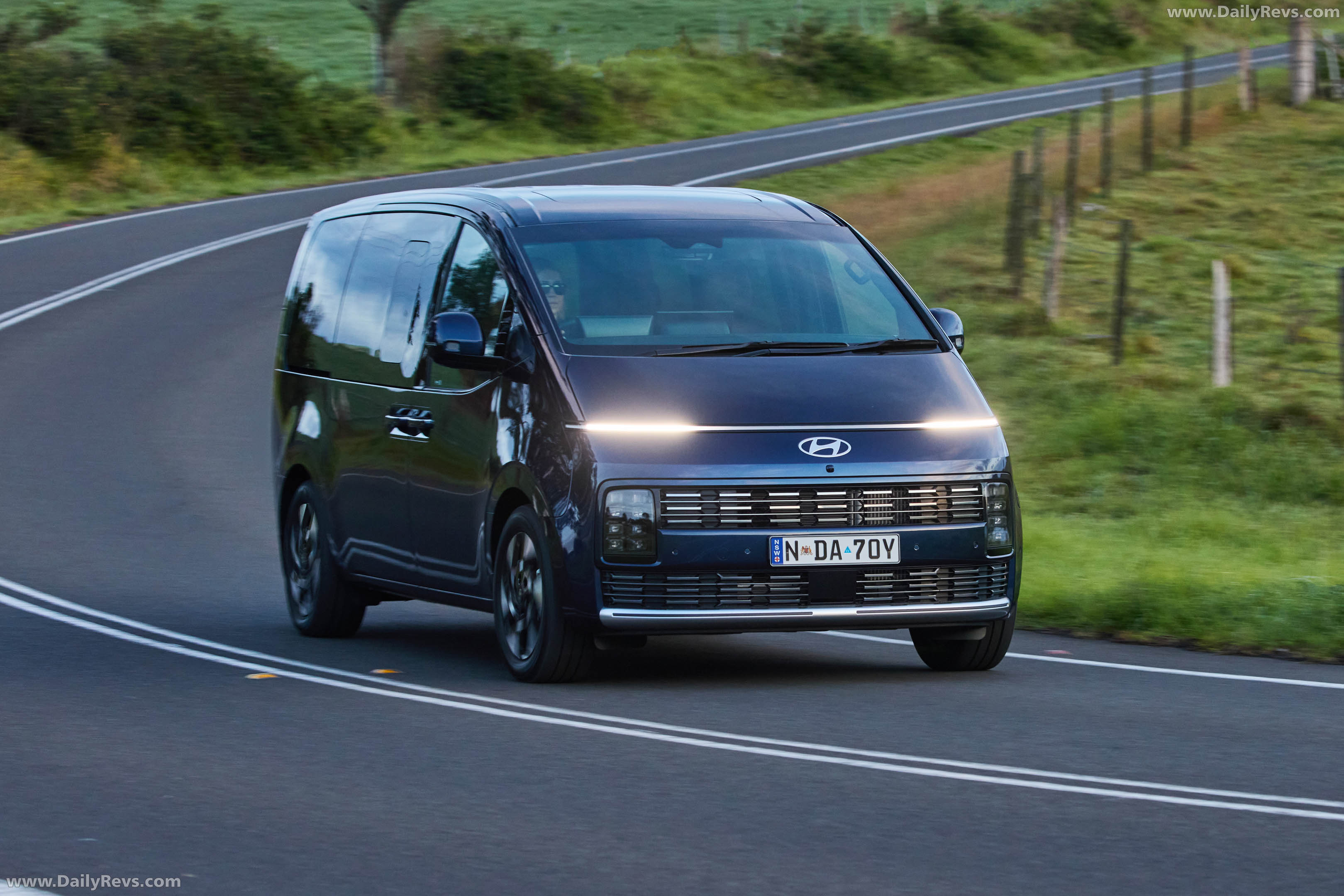 2027 Hyundai Staria Lounge Australian Version Front View