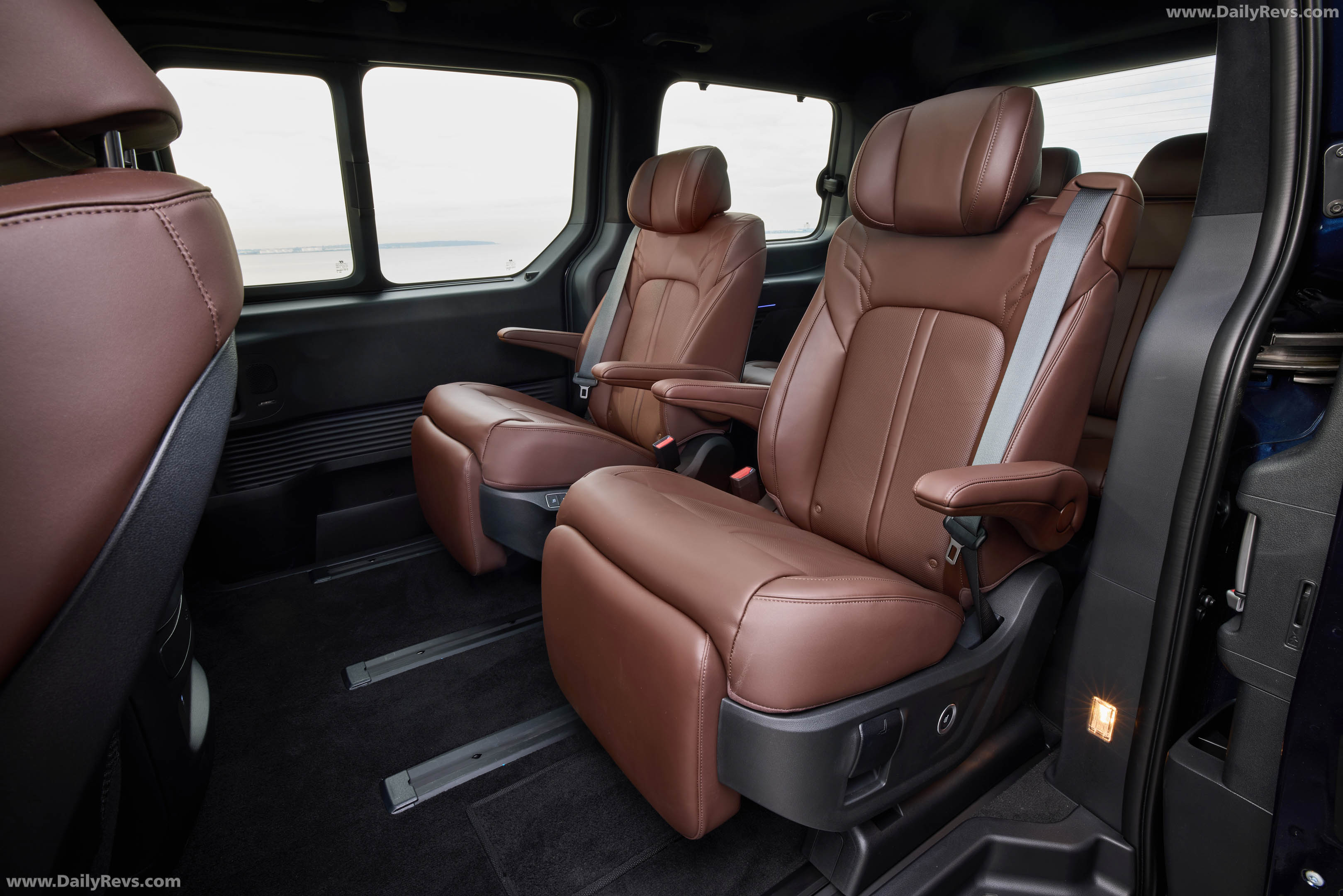 2027 Hyundai Staria Lounge Australian Version Interior