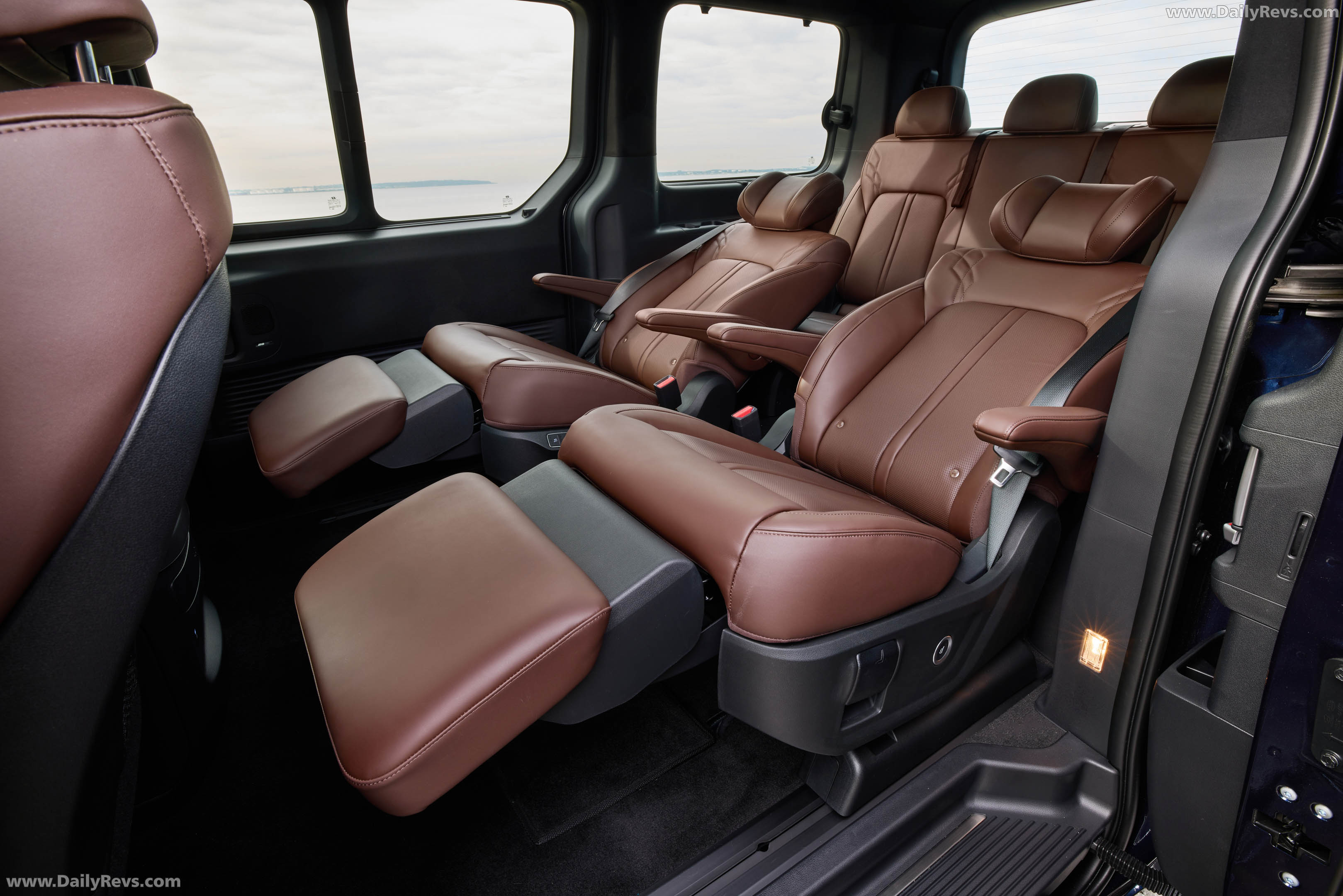 2027 Hyundai Staria Lounge Australian Version Interior