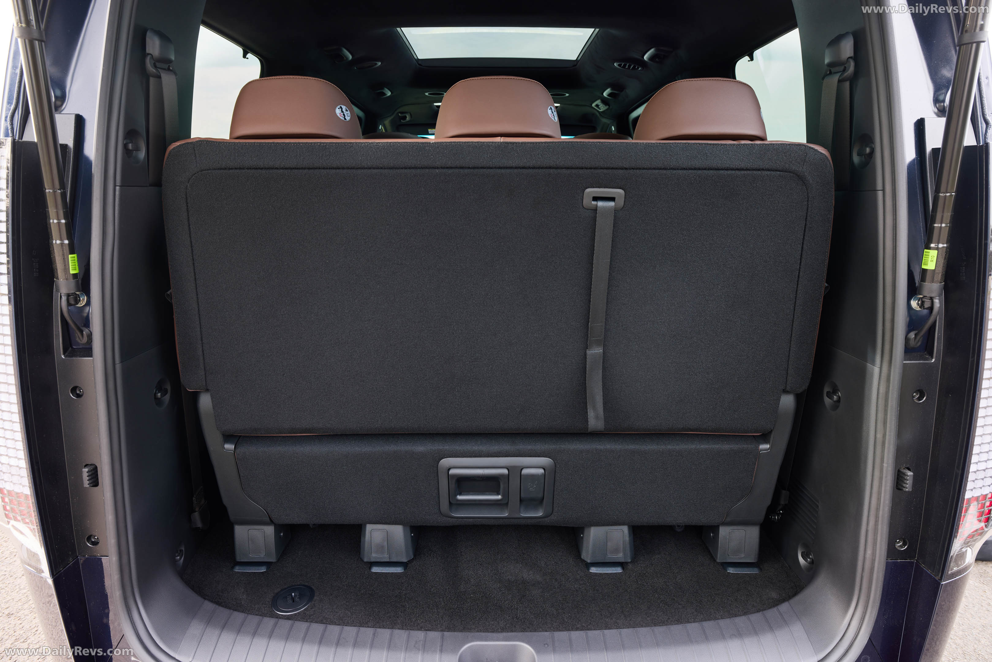 2027 Hyundai Staria Lounge Australian Version Interior