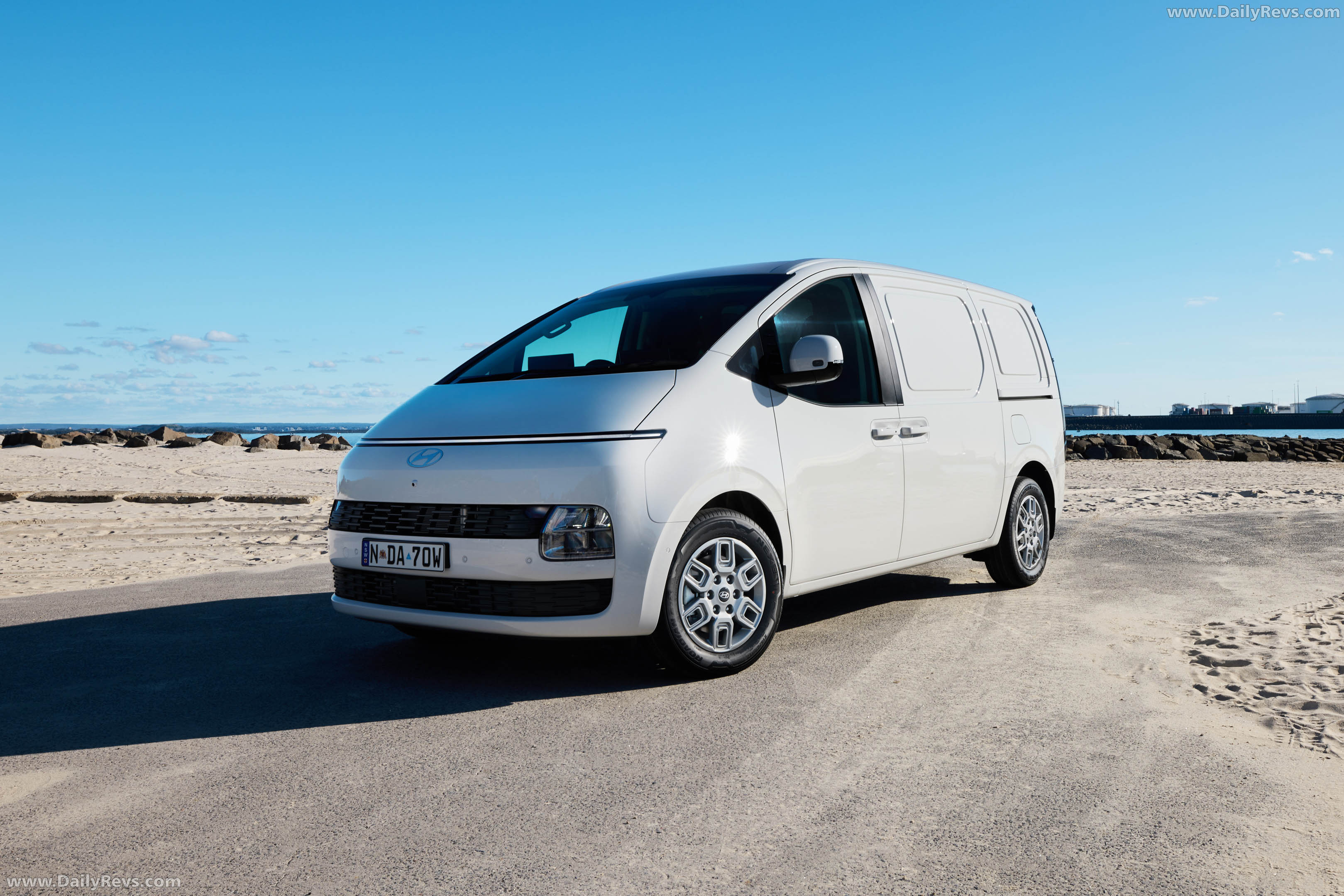 2027 Hyundai Staria Load Premium Australian Version Front View